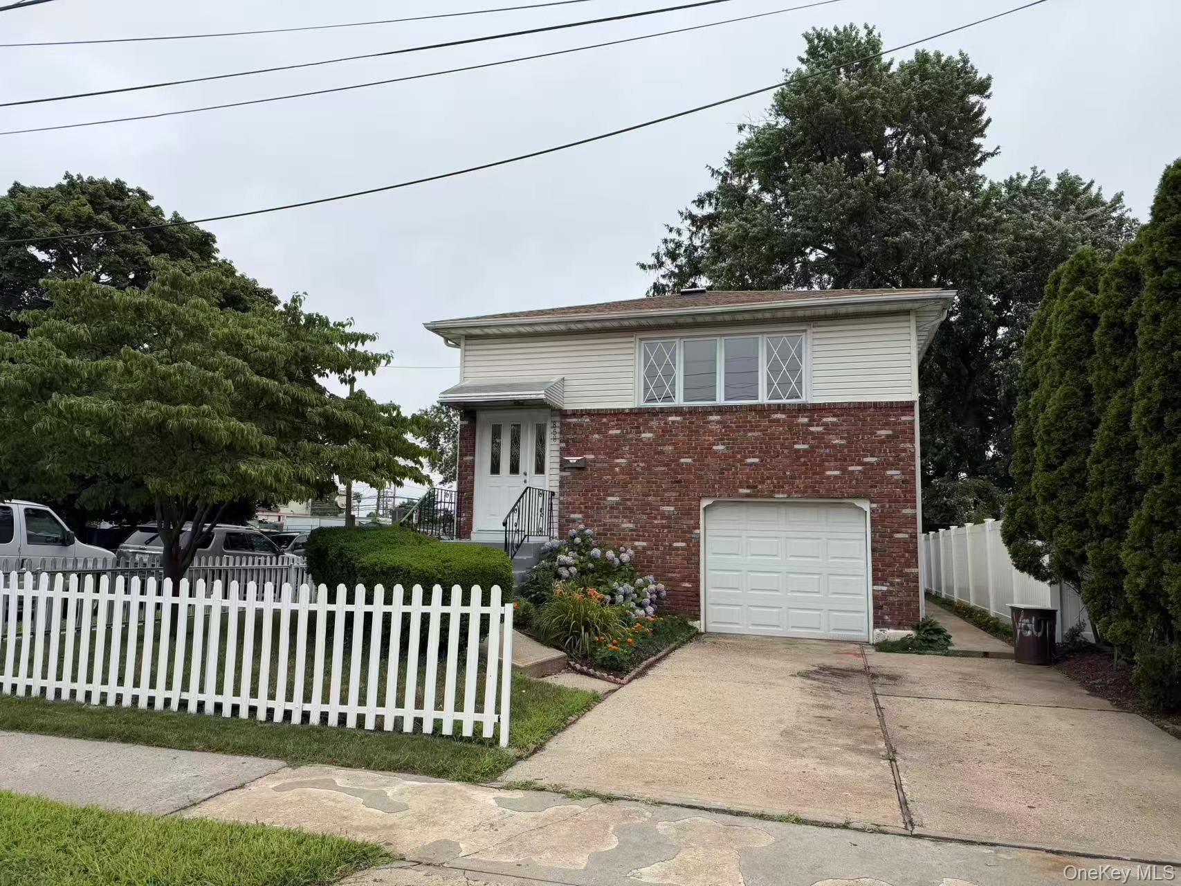 858 Oliver Avenue Property Photo 4