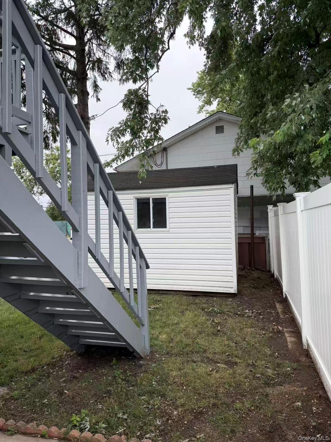 858 Oliver Avenue Property Photo 34
