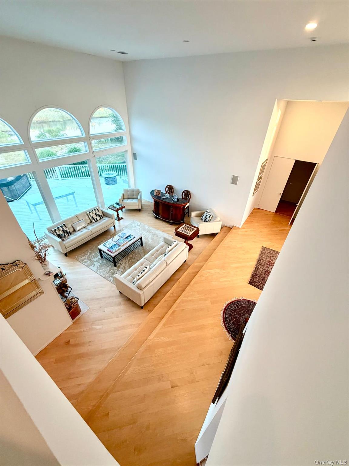 18 Pine Tree Lane Property Photo 6