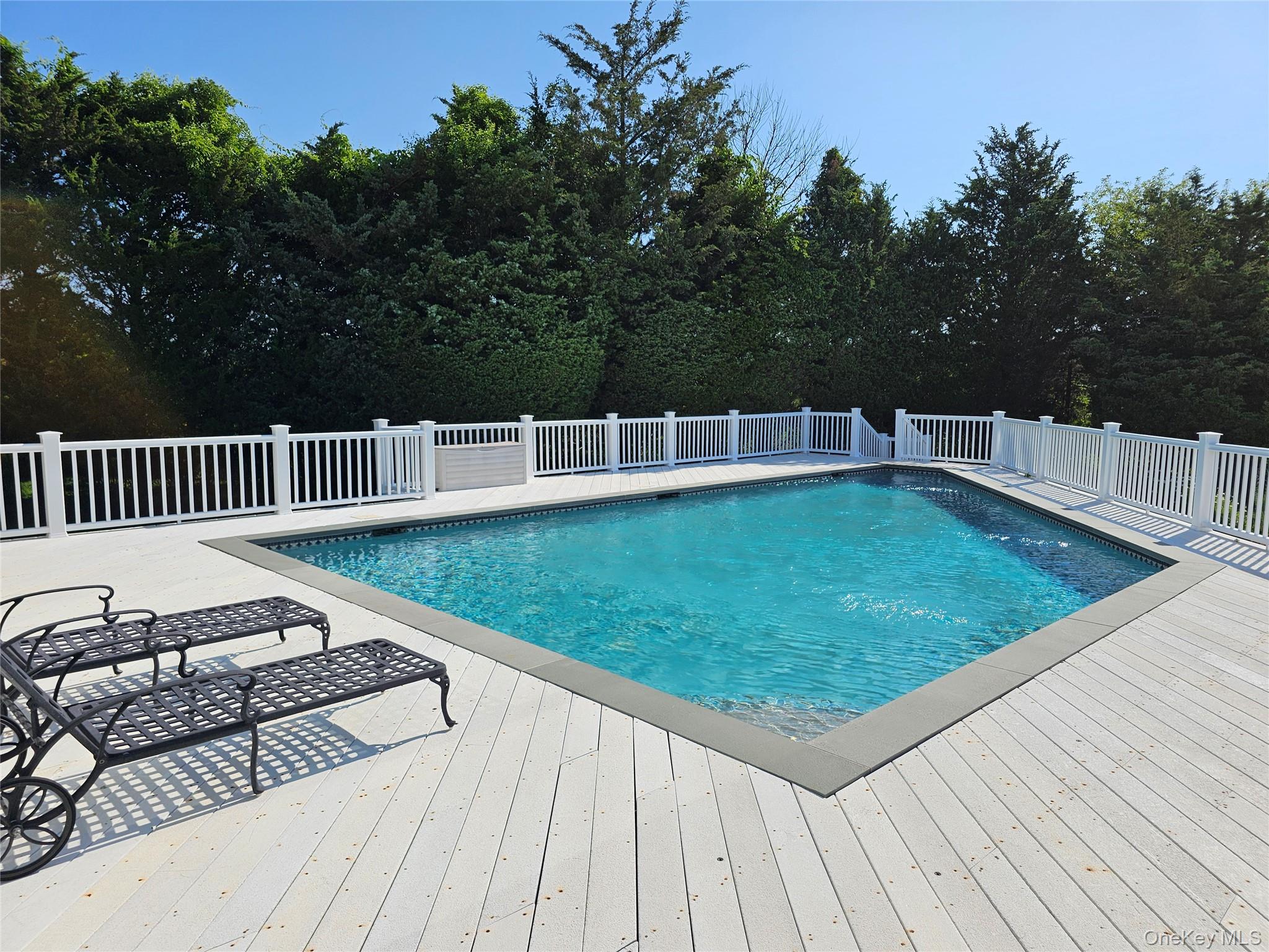 18 Pine Tree Lane Property Photo 10