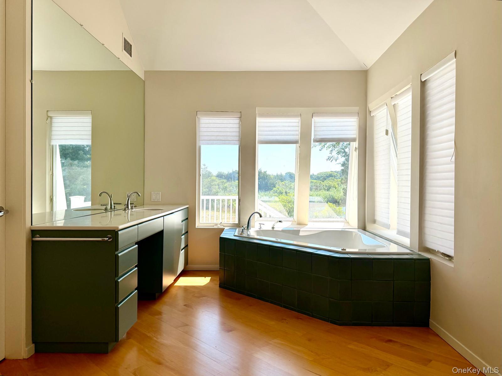 18 Pine Tree Lane Property Photo 18