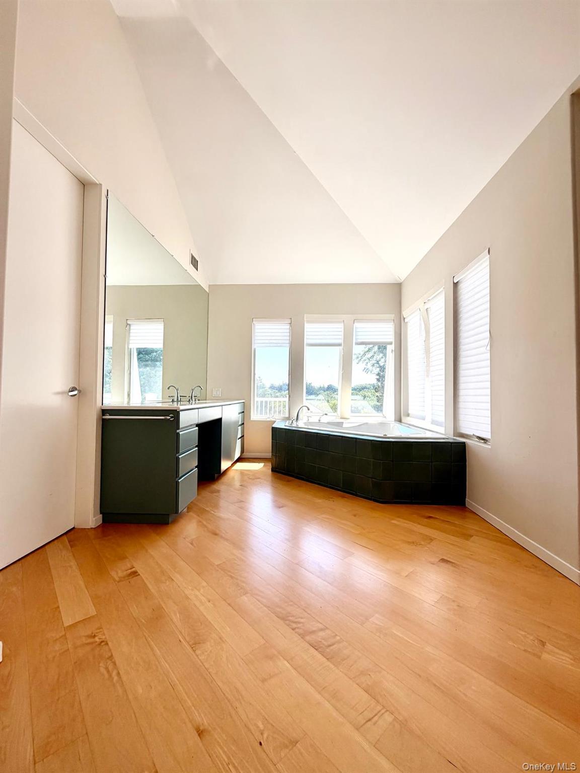 18 Pine Tree Lane Property Photo 19