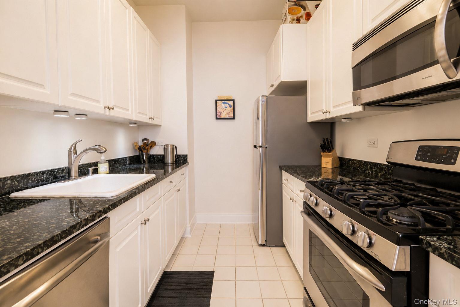 1 Scarsdale Road 409 Property Photo 19