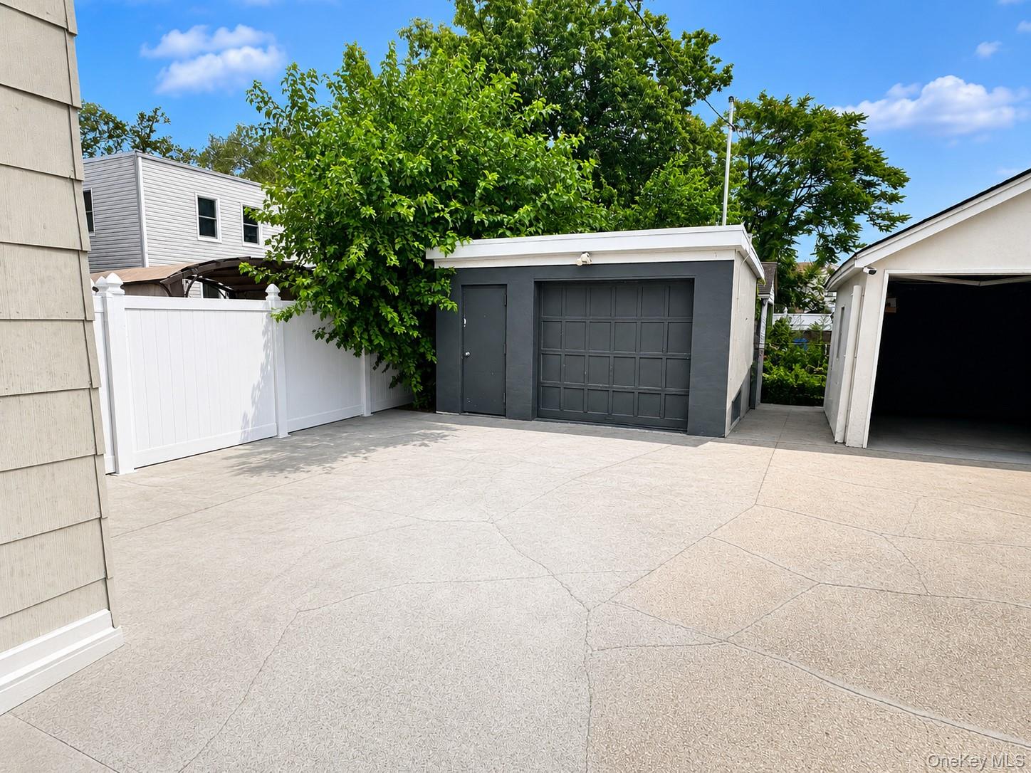 10713 Sutter Avenue Property Photo 4