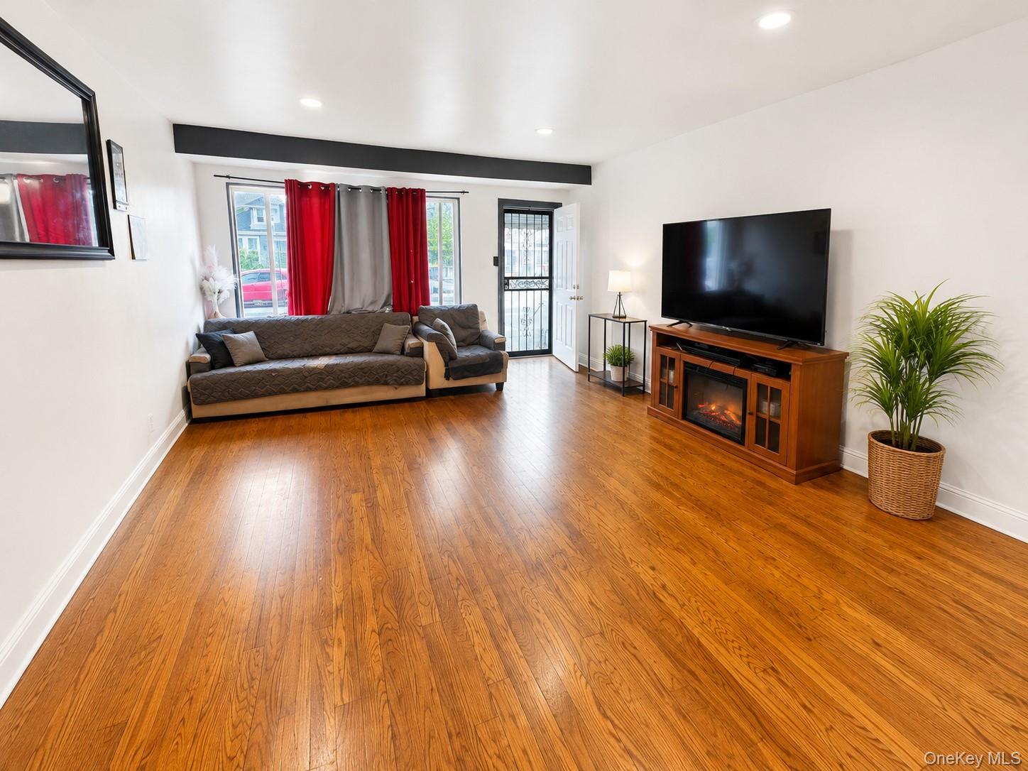 10713 Sutter Avenue Property Photo 12