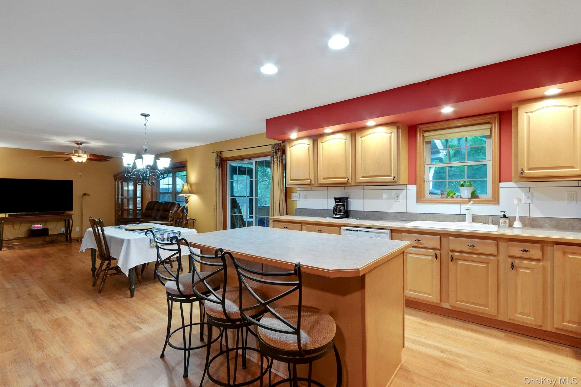188 Hoyt Street Property Photo 16