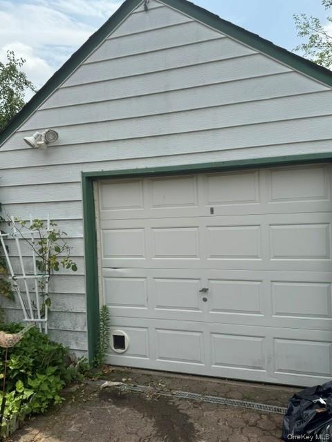 852 Henry Street Property Photo 3