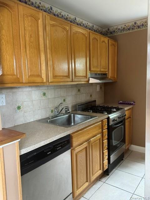 852 Henry Street Property Photo 9