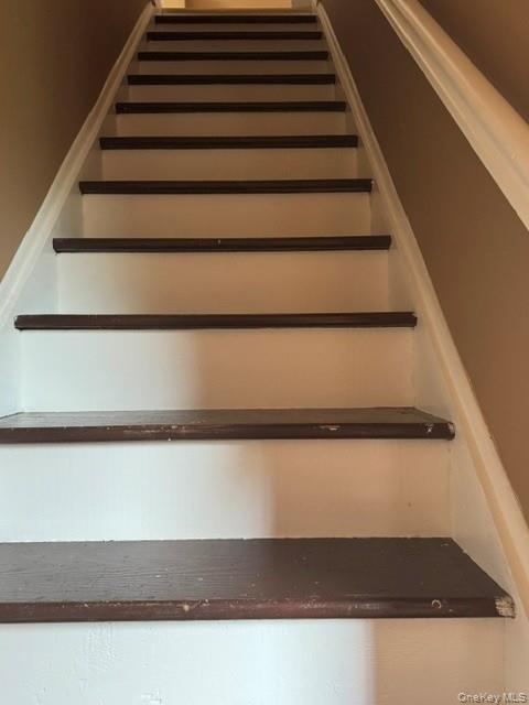 852 Henry Street Property Photo 16