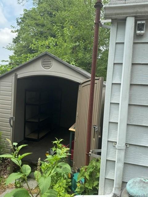 852 Henry Street Property Photo 29
