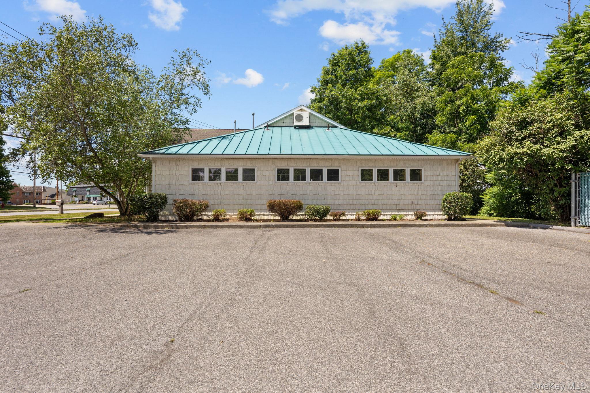 11 Airport Drive Property Photo 2