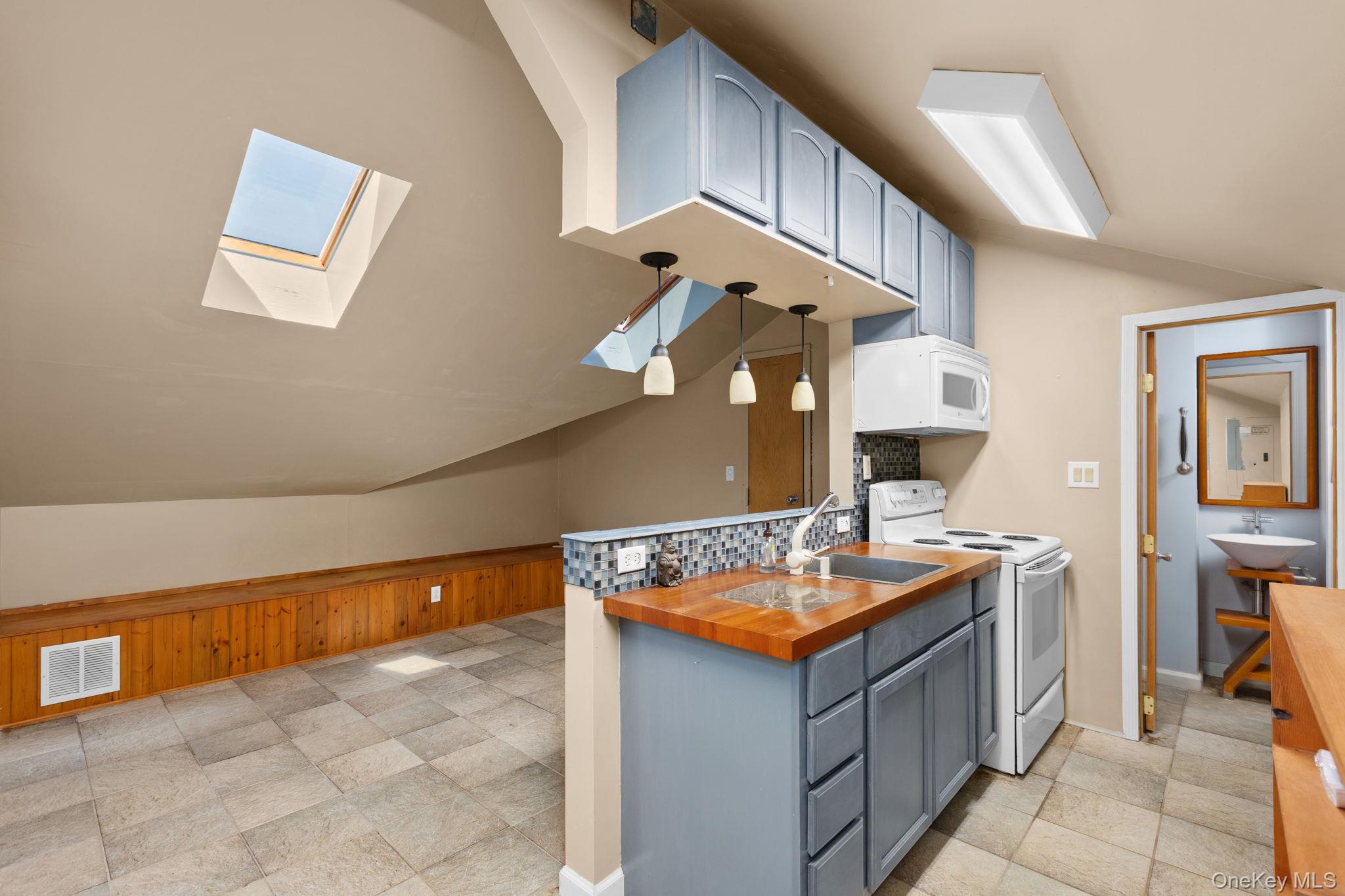 11 Airport Drive Property Photo 19