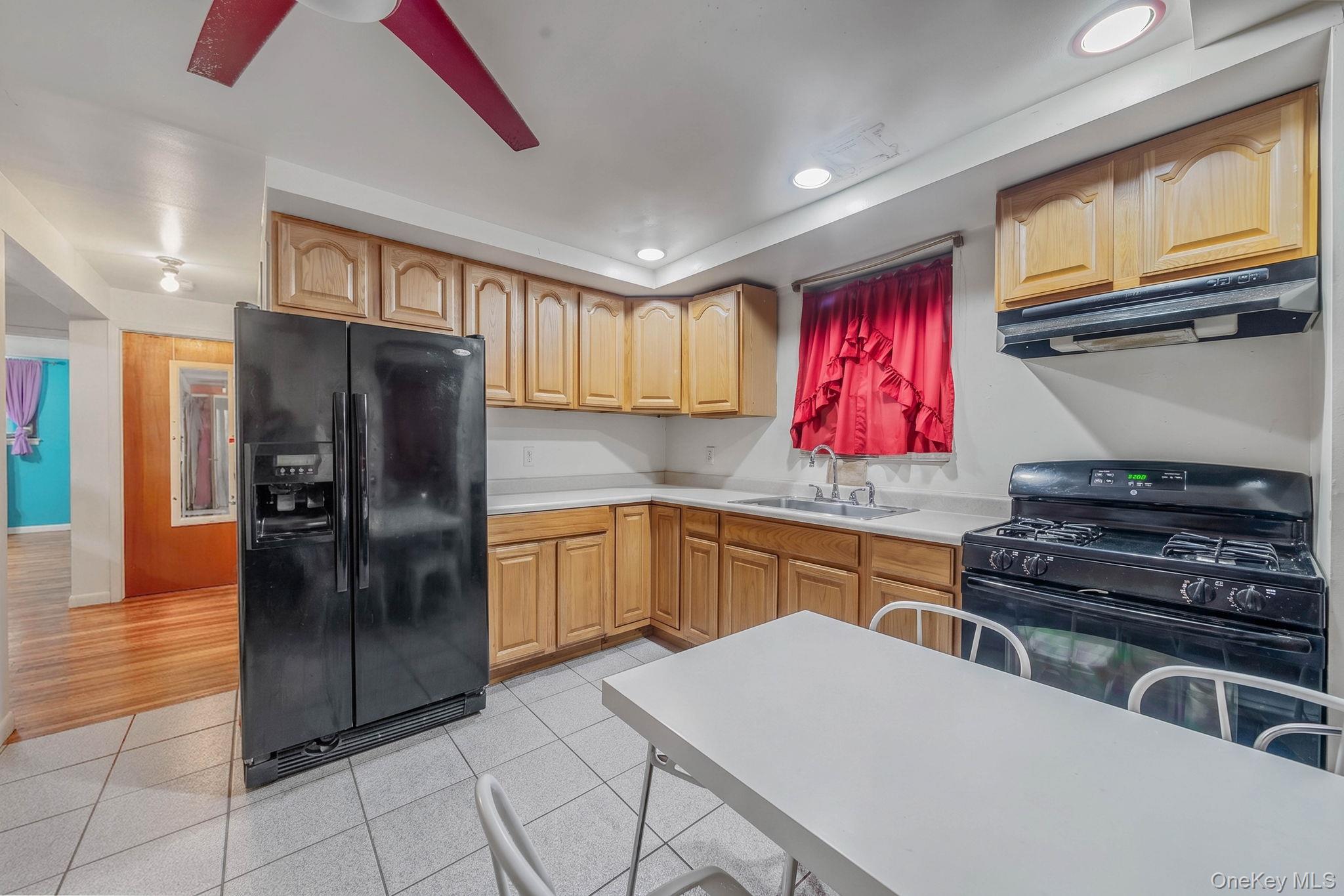 919 E 99th Street Property Photo 15