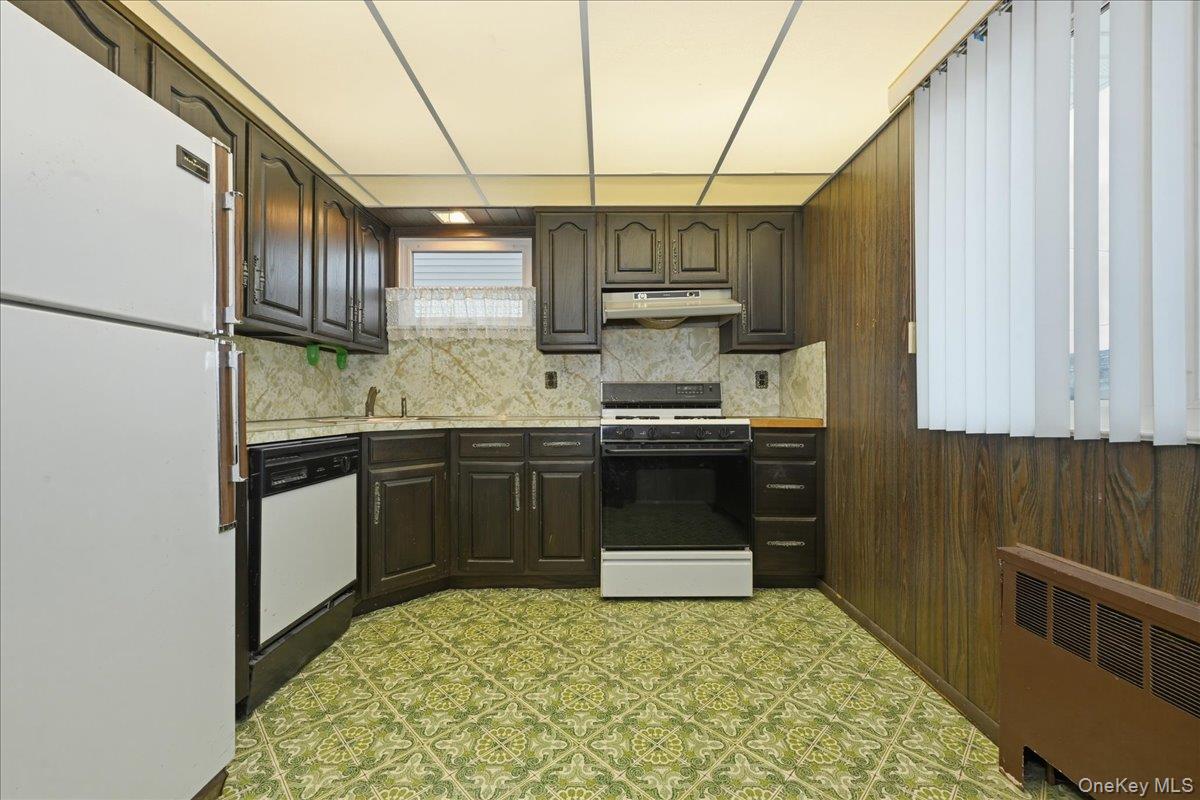 48 E 1st Street Property Photo 6
