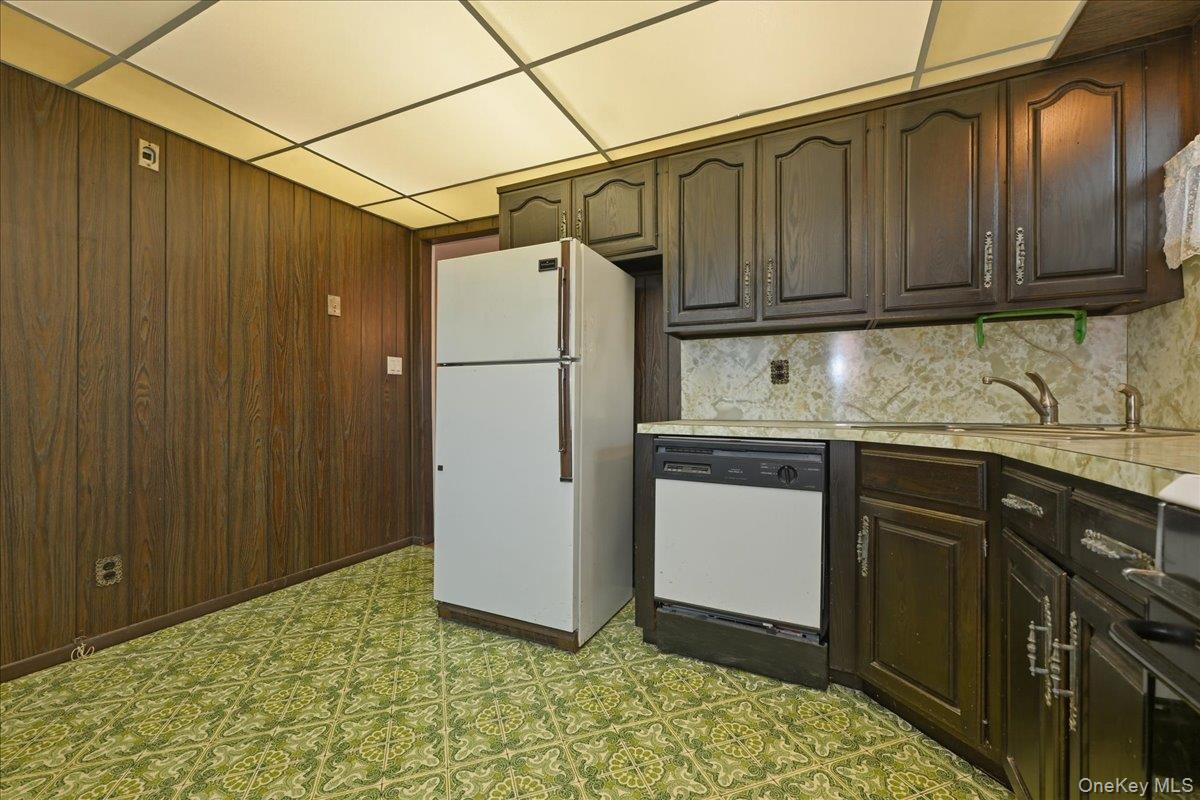 48 E 1st Street Property Photo 7