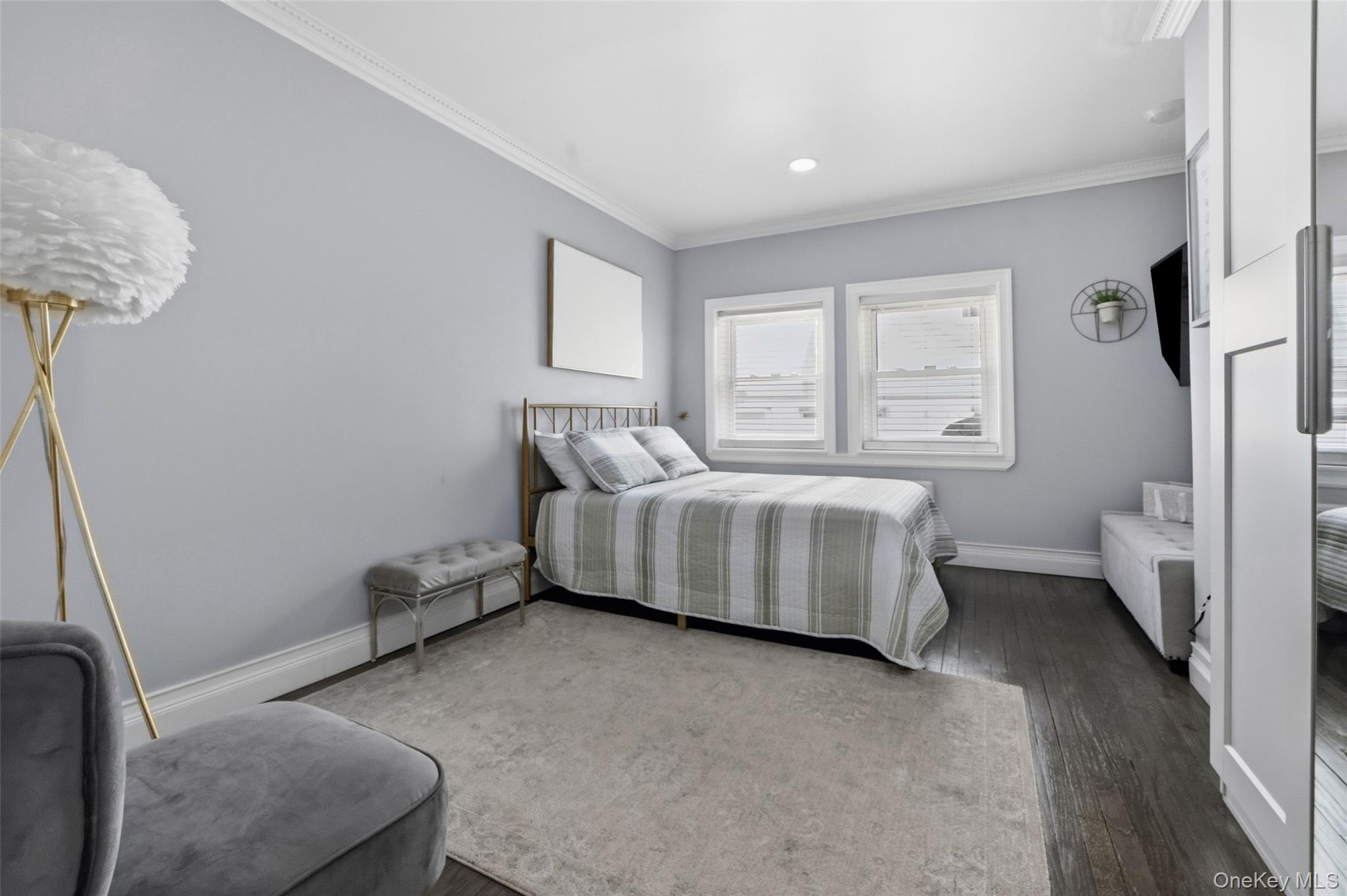 1090 Midland Avenue Property Photo 8