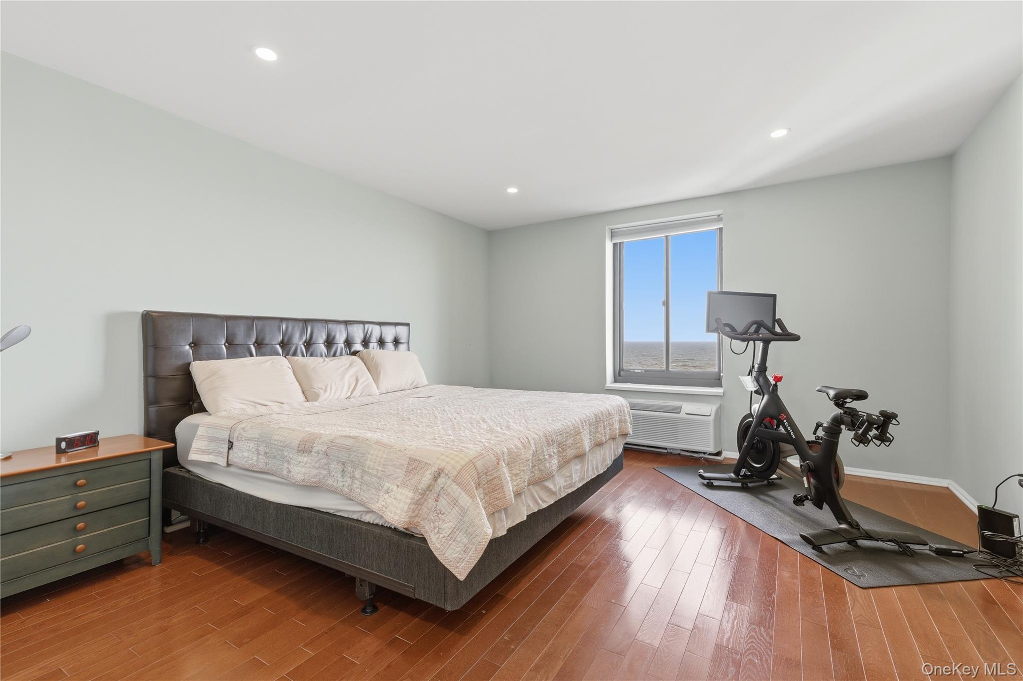 100 W Broadway 6c Property Photo 9