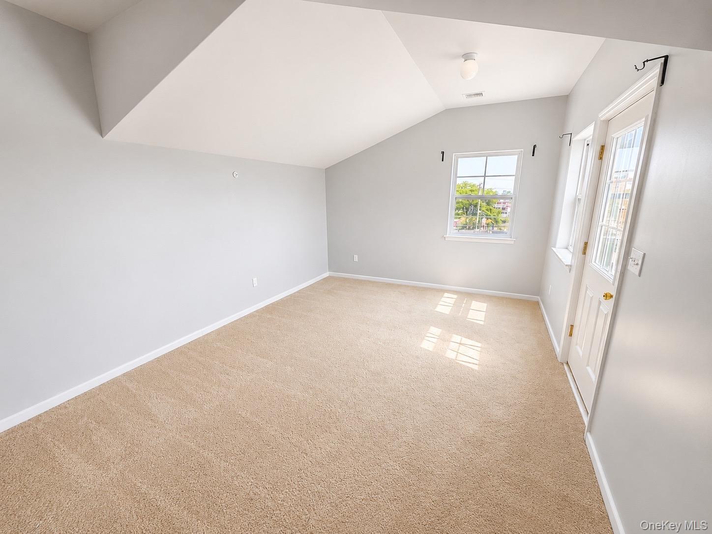 192 White Sands Way Property Photo 11
