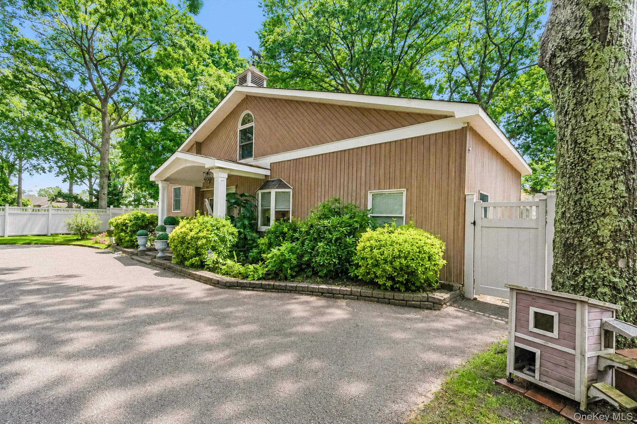 208 Avenue C Property Photo 2