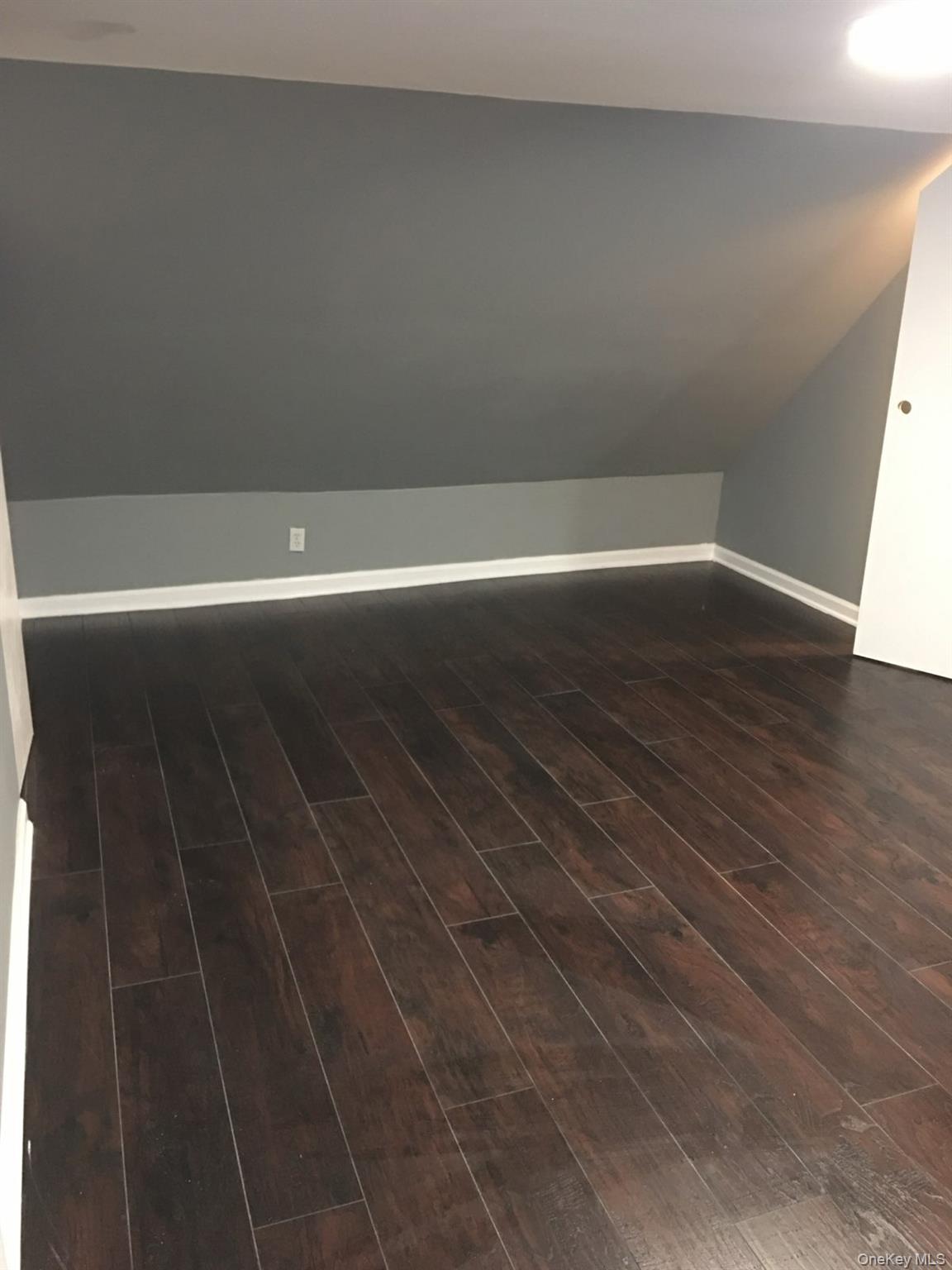 190-40 N 103rd Avenue Property Photo 5