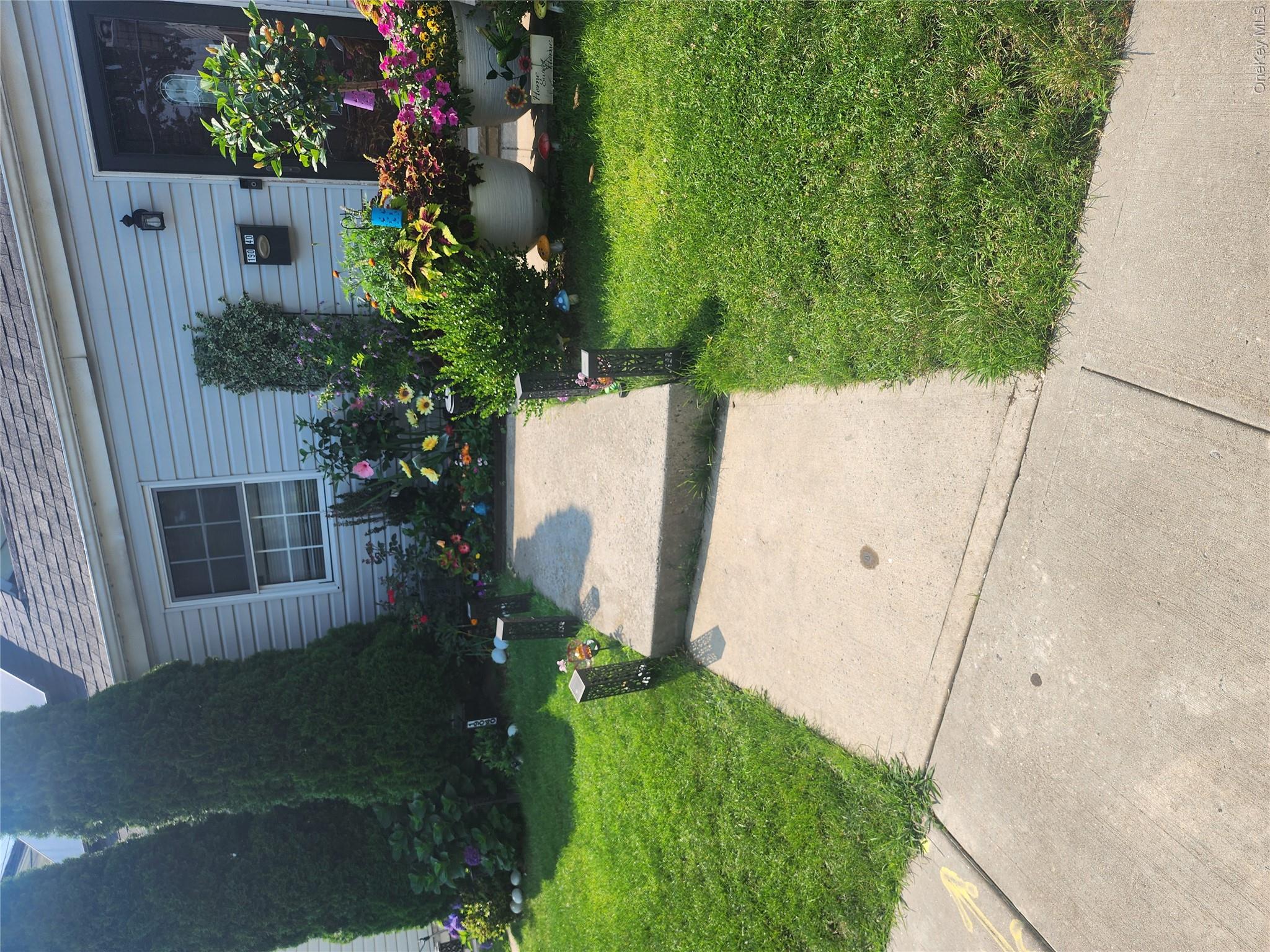 190-40 N 103rd Avenue Property Photo 10