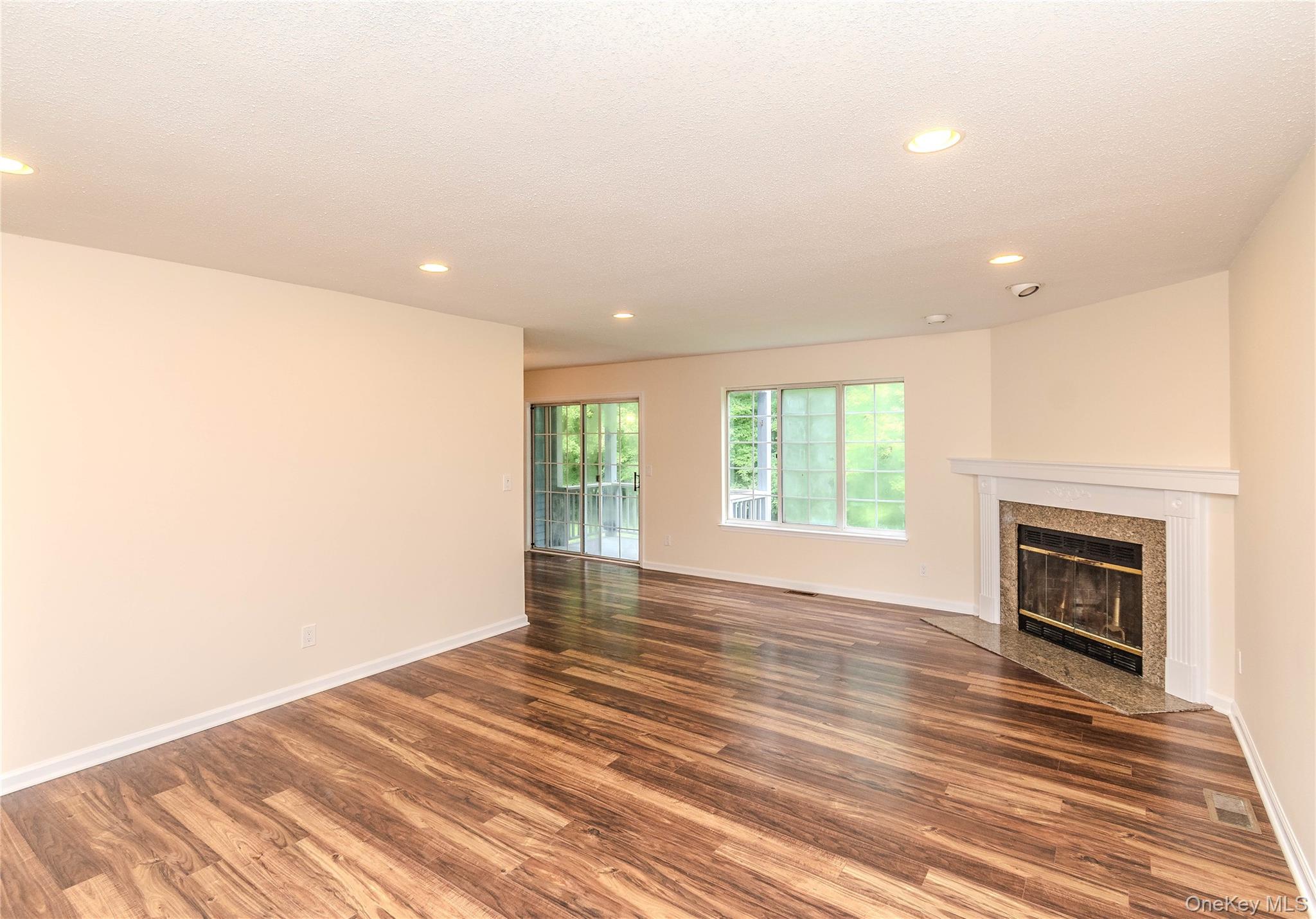 405 Bentley Court Property Photo 2