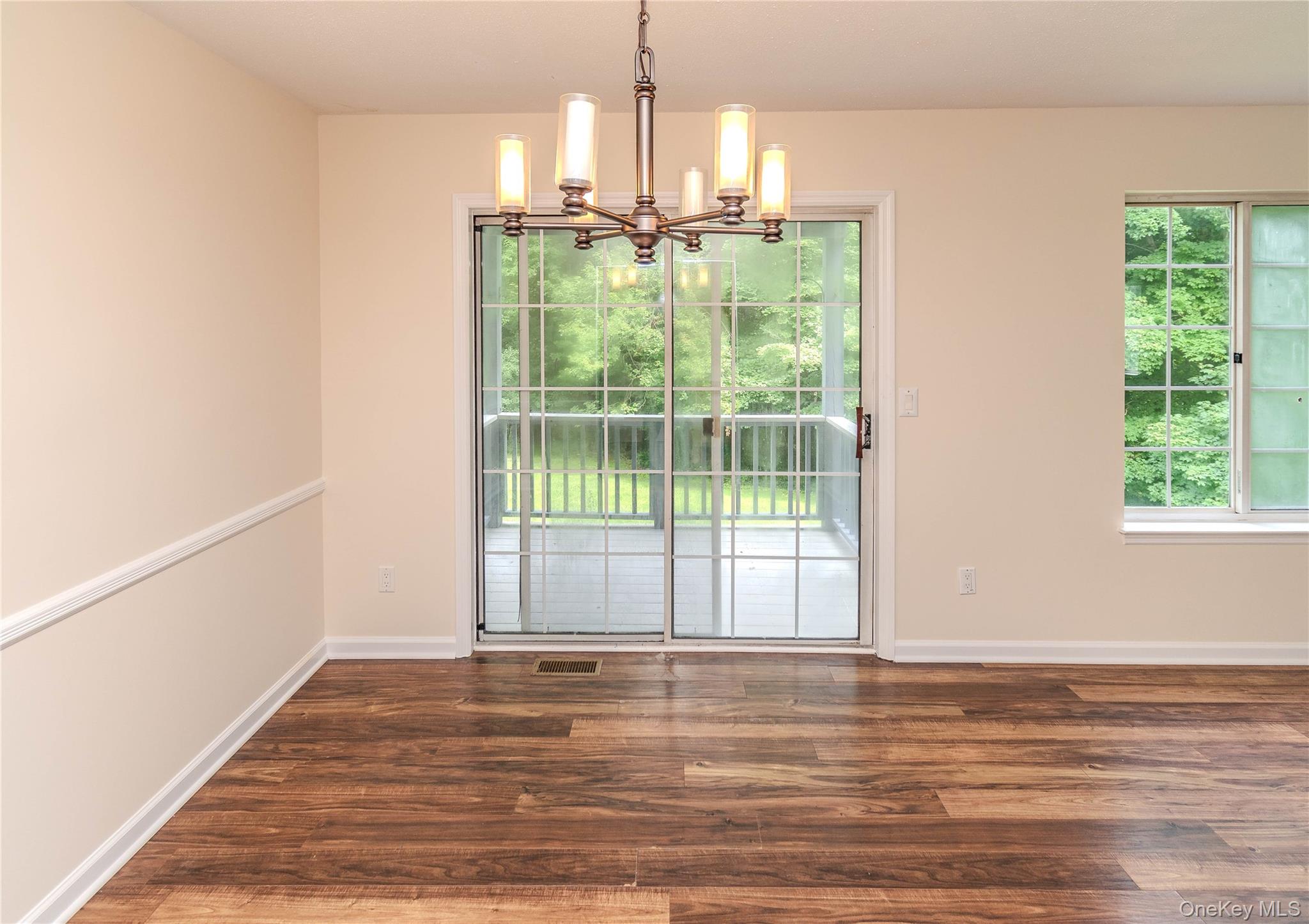 405 Bentley Court Property Photo 4