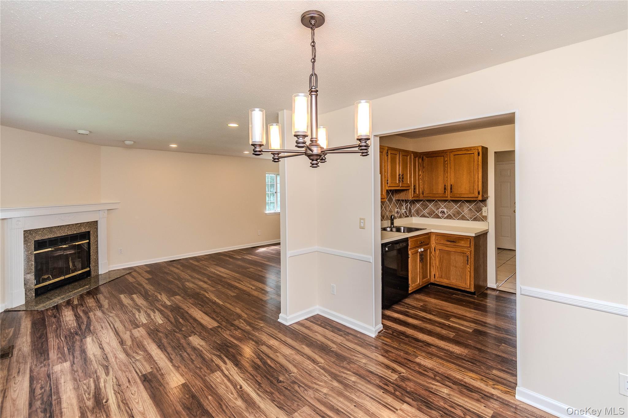 405 Bentley Court Property Photo 6