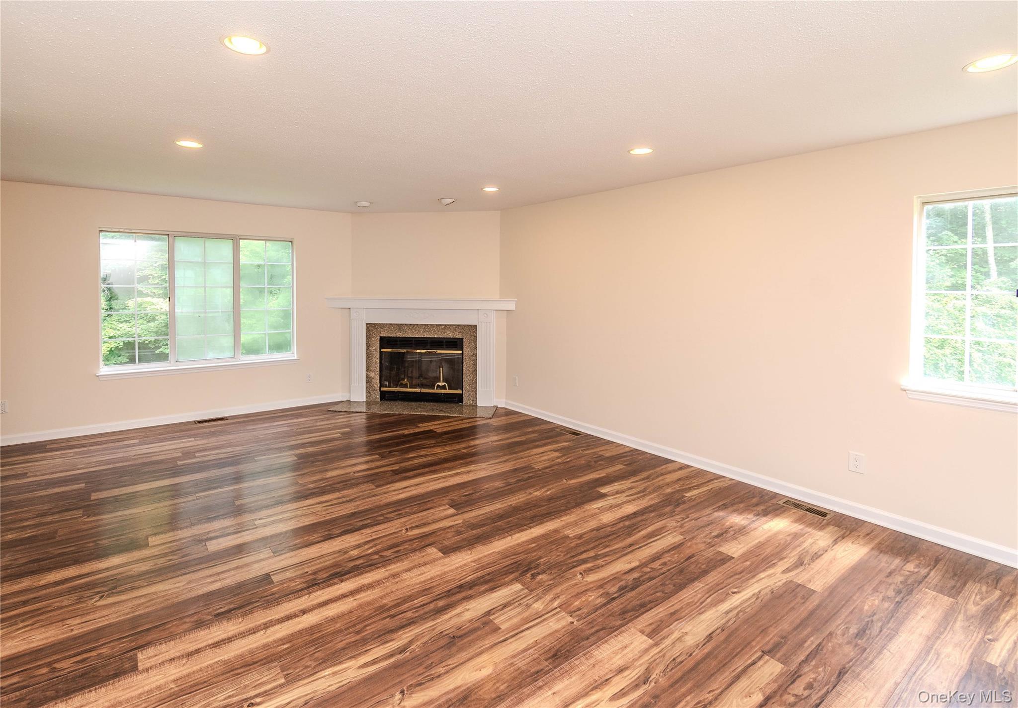 405 Bentley Court Property Photo 13