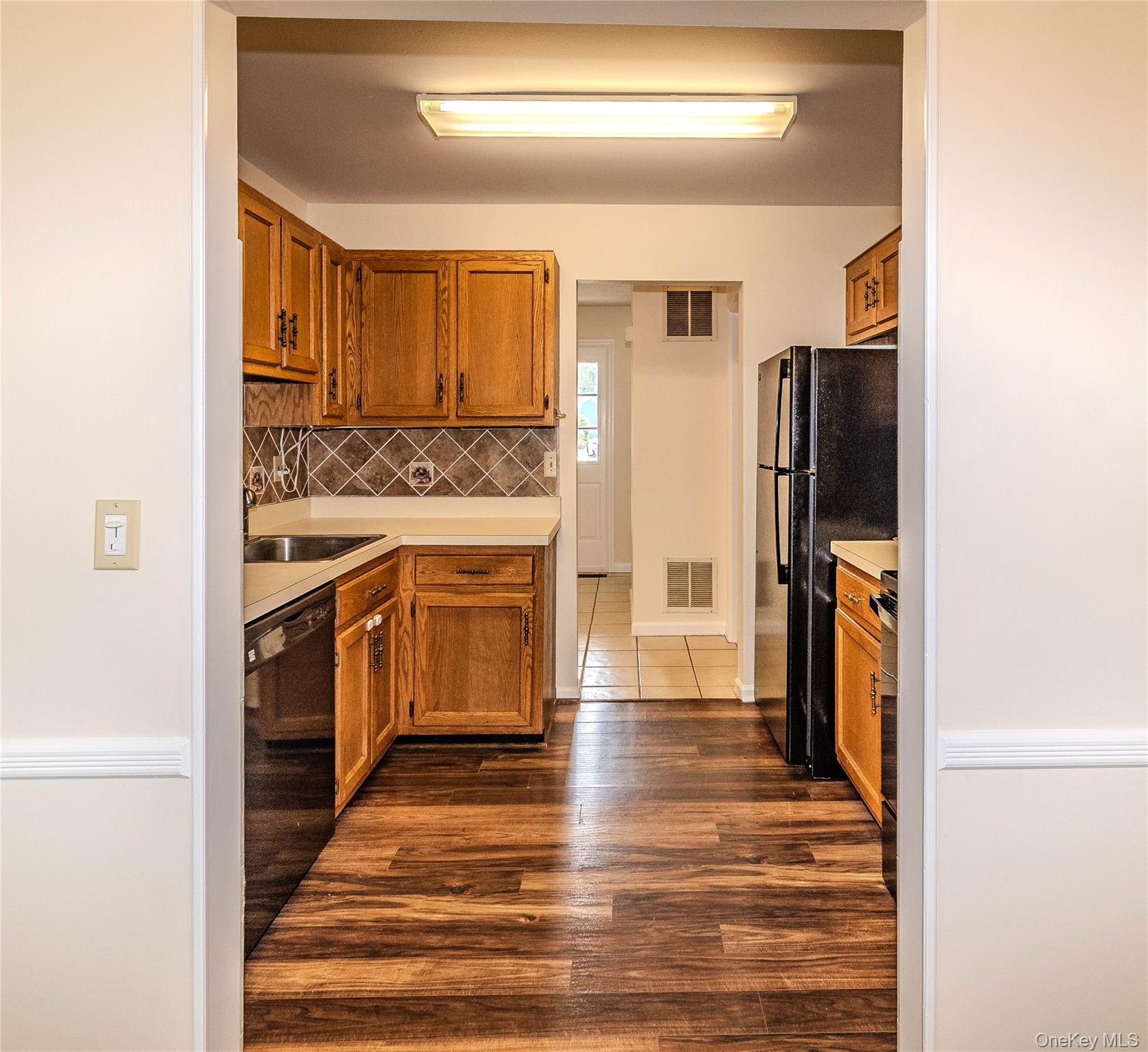405 Bentley Court Property Photo 14