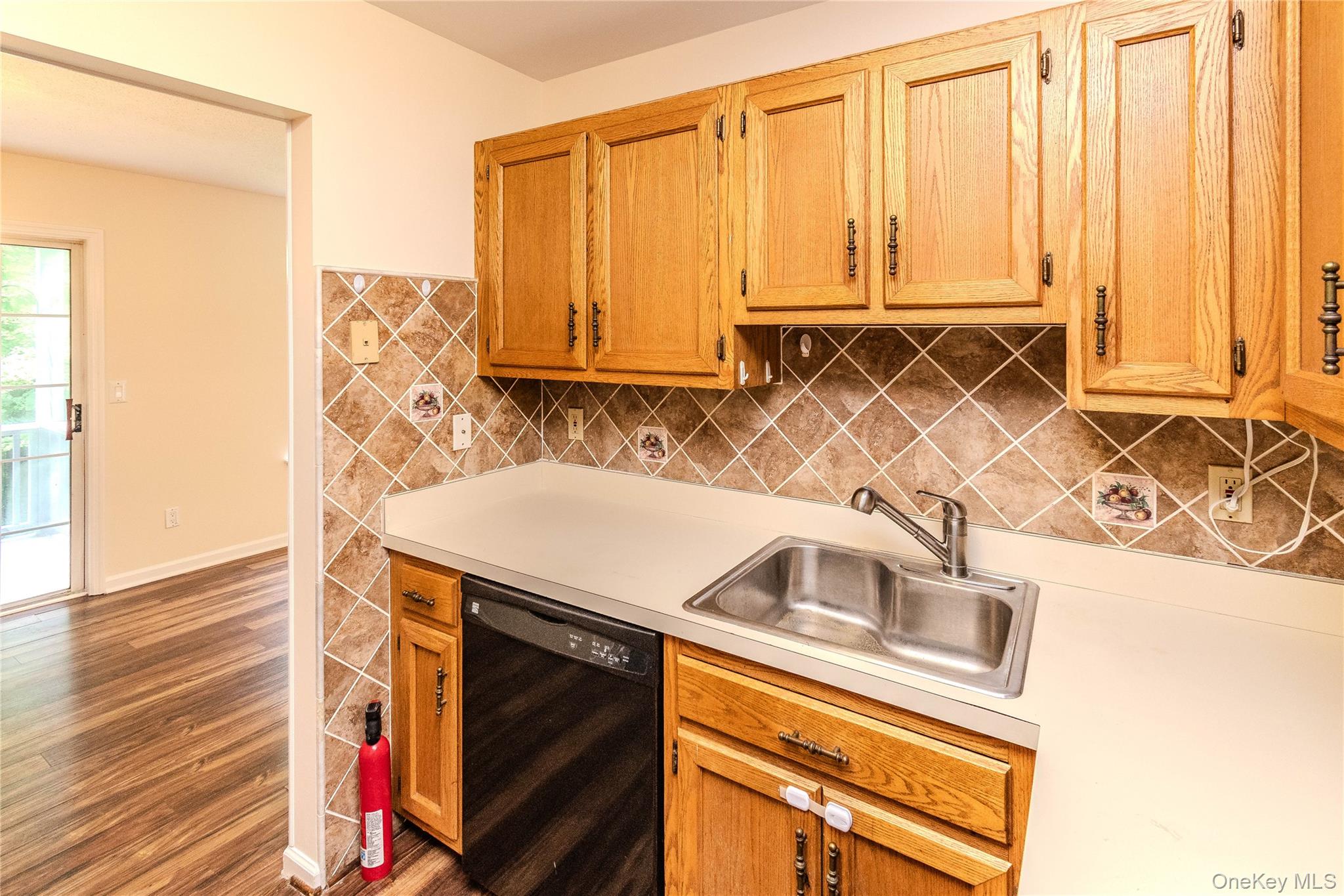 405 Bentley Court Property Photo 16