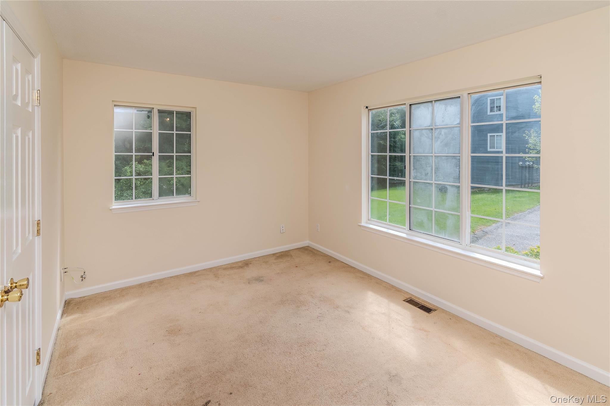 405 Bentley Court Property Photo 18