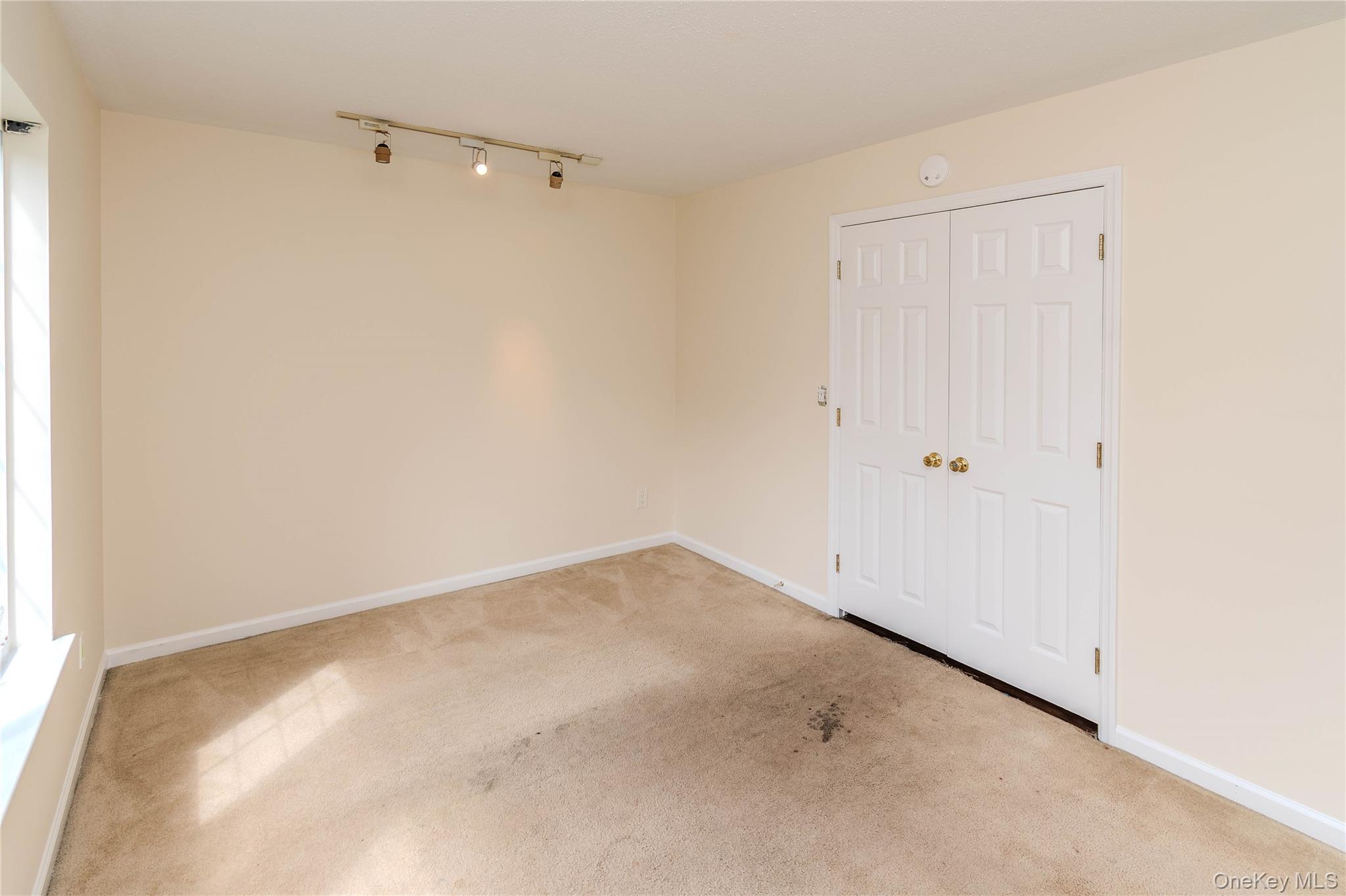 405 Bentley Court Property Photo 19