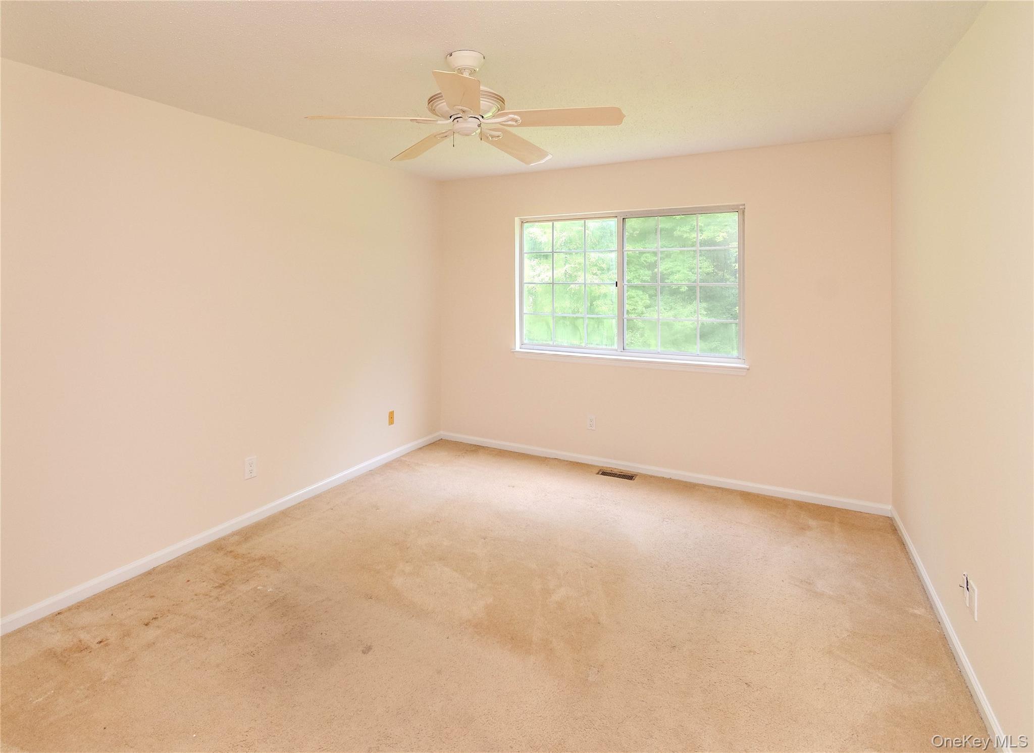 405 Bentley Court Property Photo 27