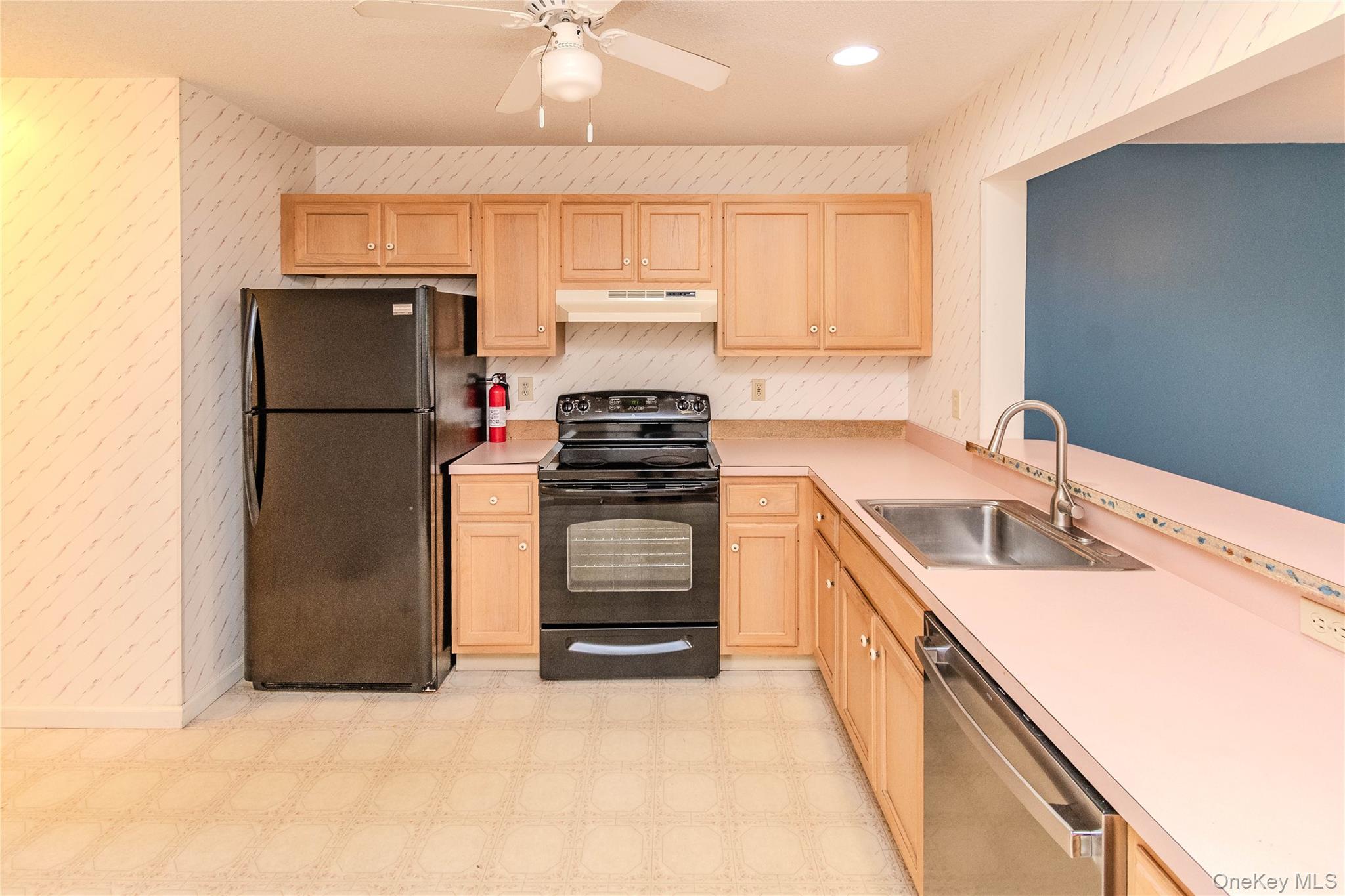 255 Crestwood Court Property Photo 6