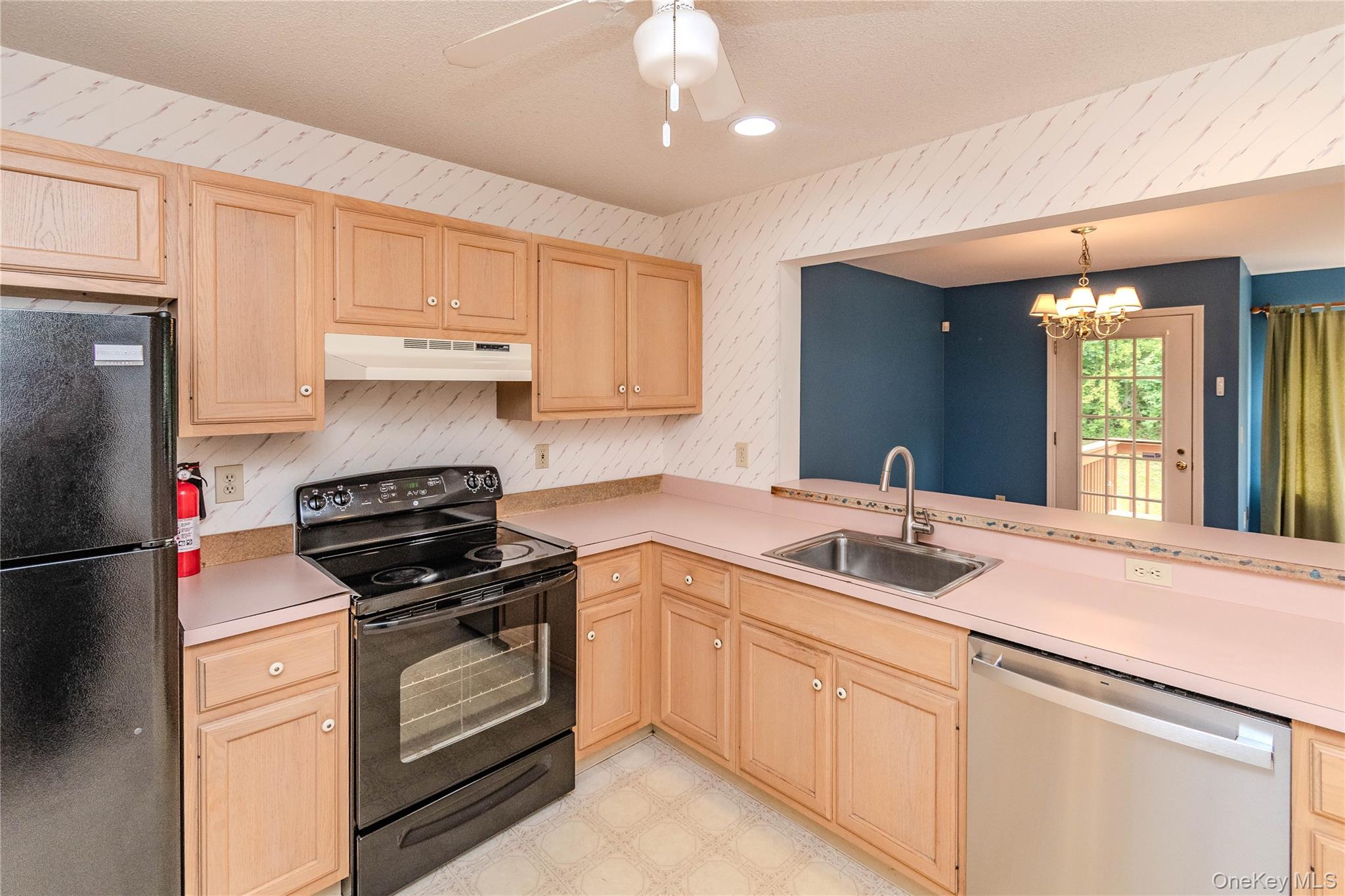 255 Crestwood Court Property Photo 7