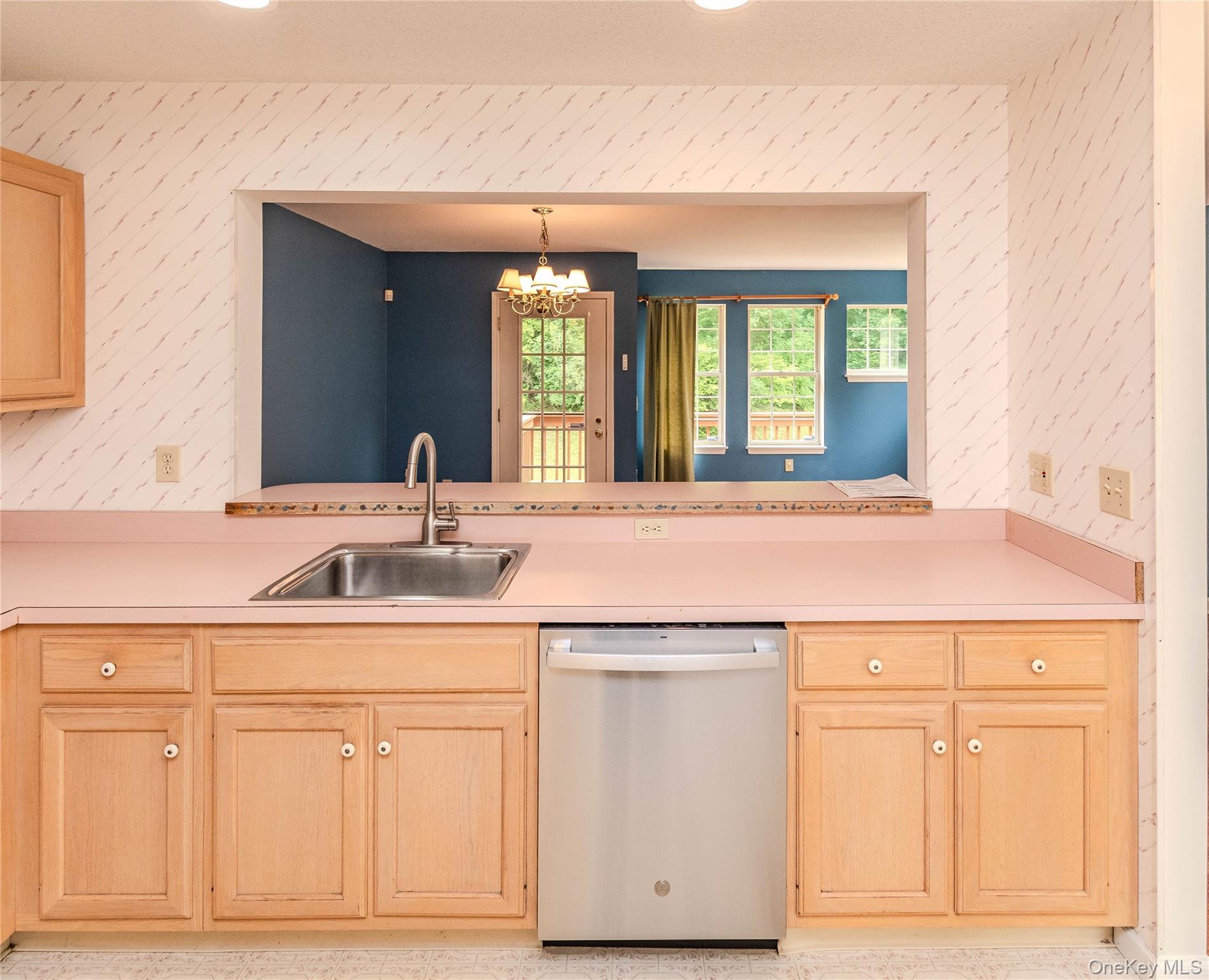255 Crestwood Court Property Photo 8