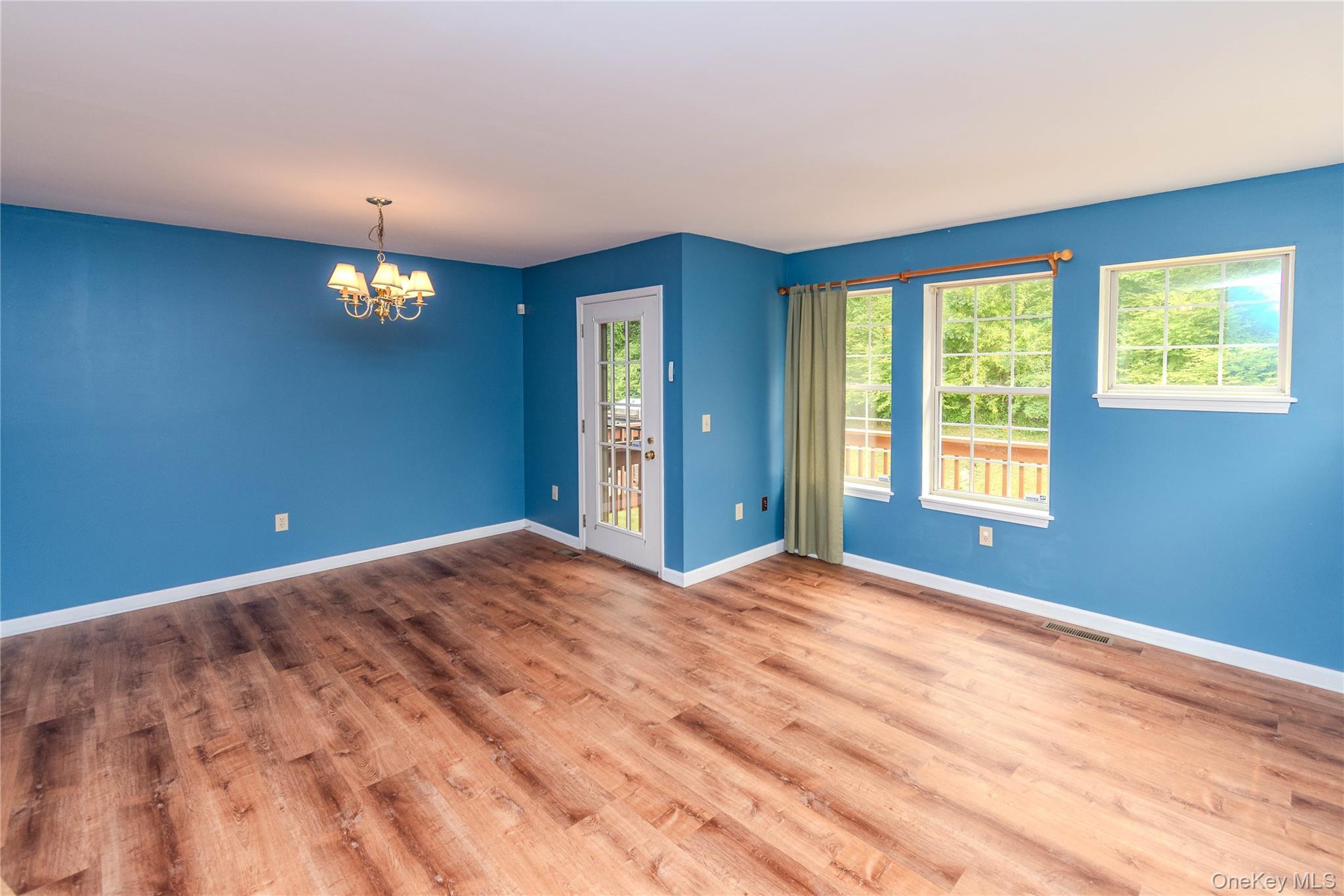255 Crestwood Court Property Photo 10