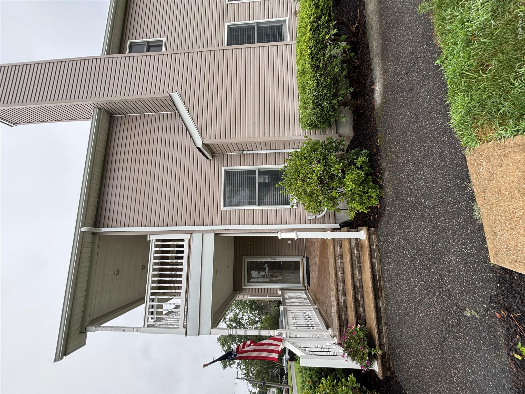 38 Hallock Avenue Property Photo 2