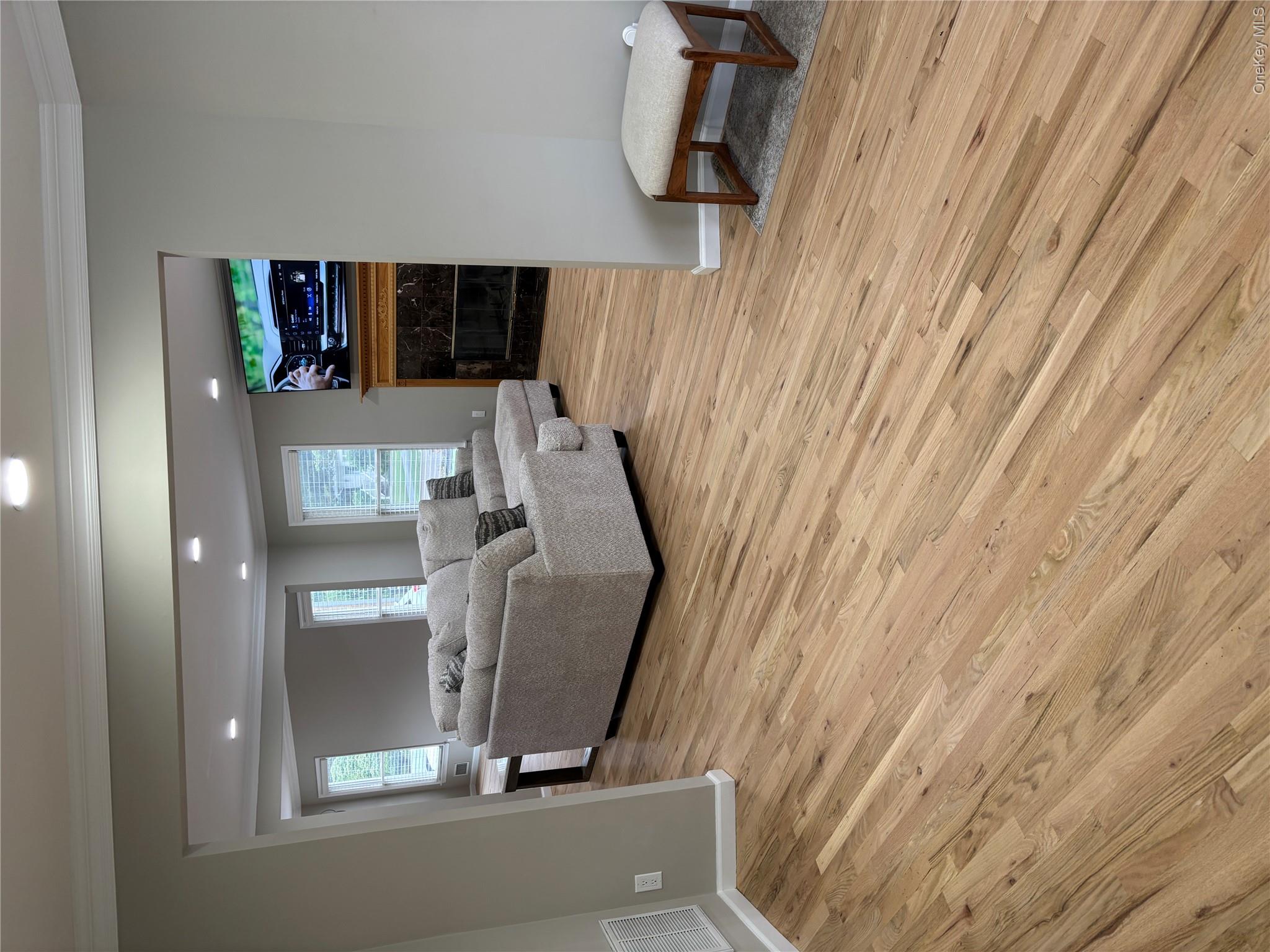 38 Hallock Avenue Property Photo 6