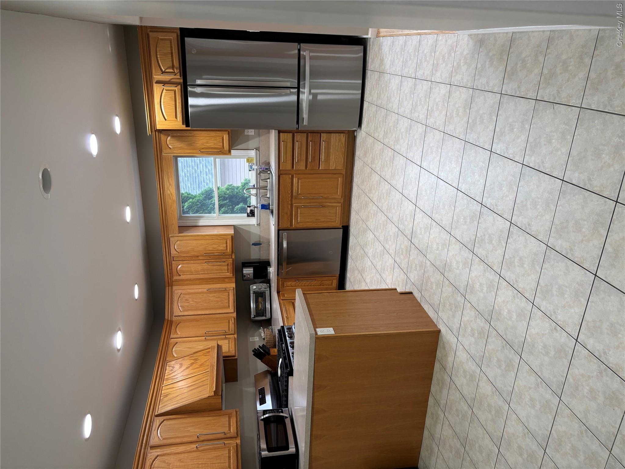 38 Hallock Avenue Property Photo 10