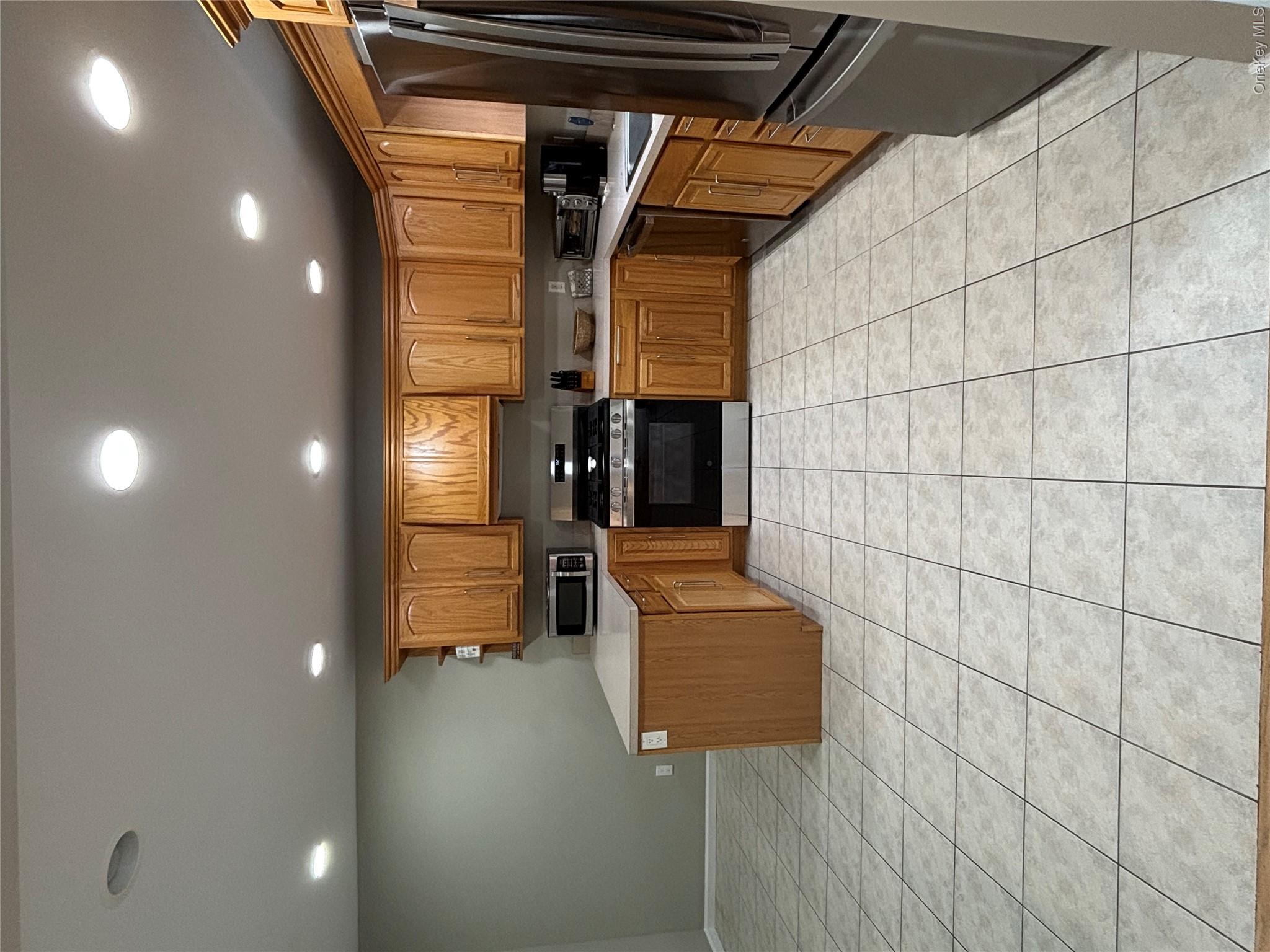 38 Hallock Avenue Property Photo 11