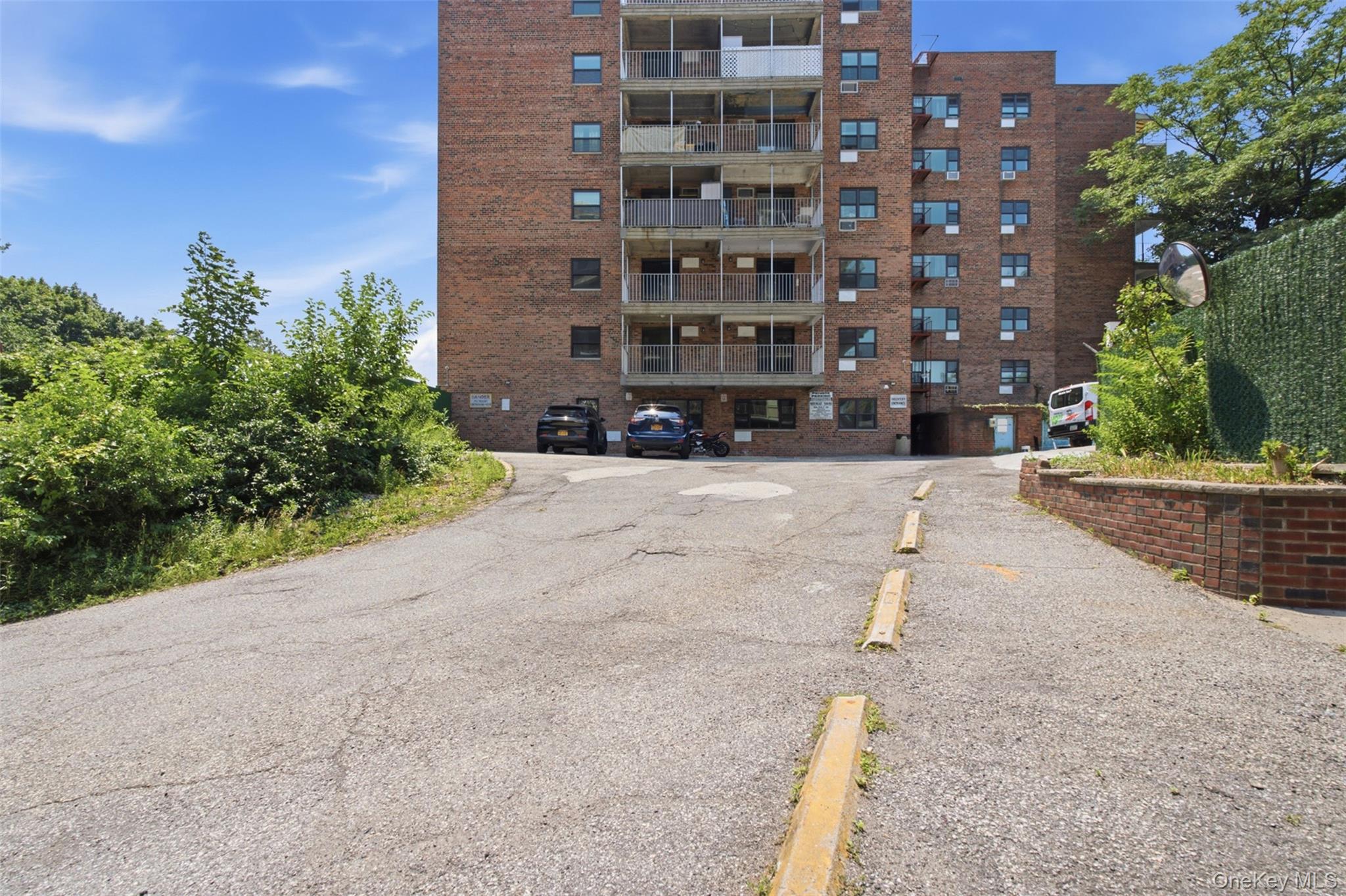 671 Bronx River Road 2n Property Photo 1