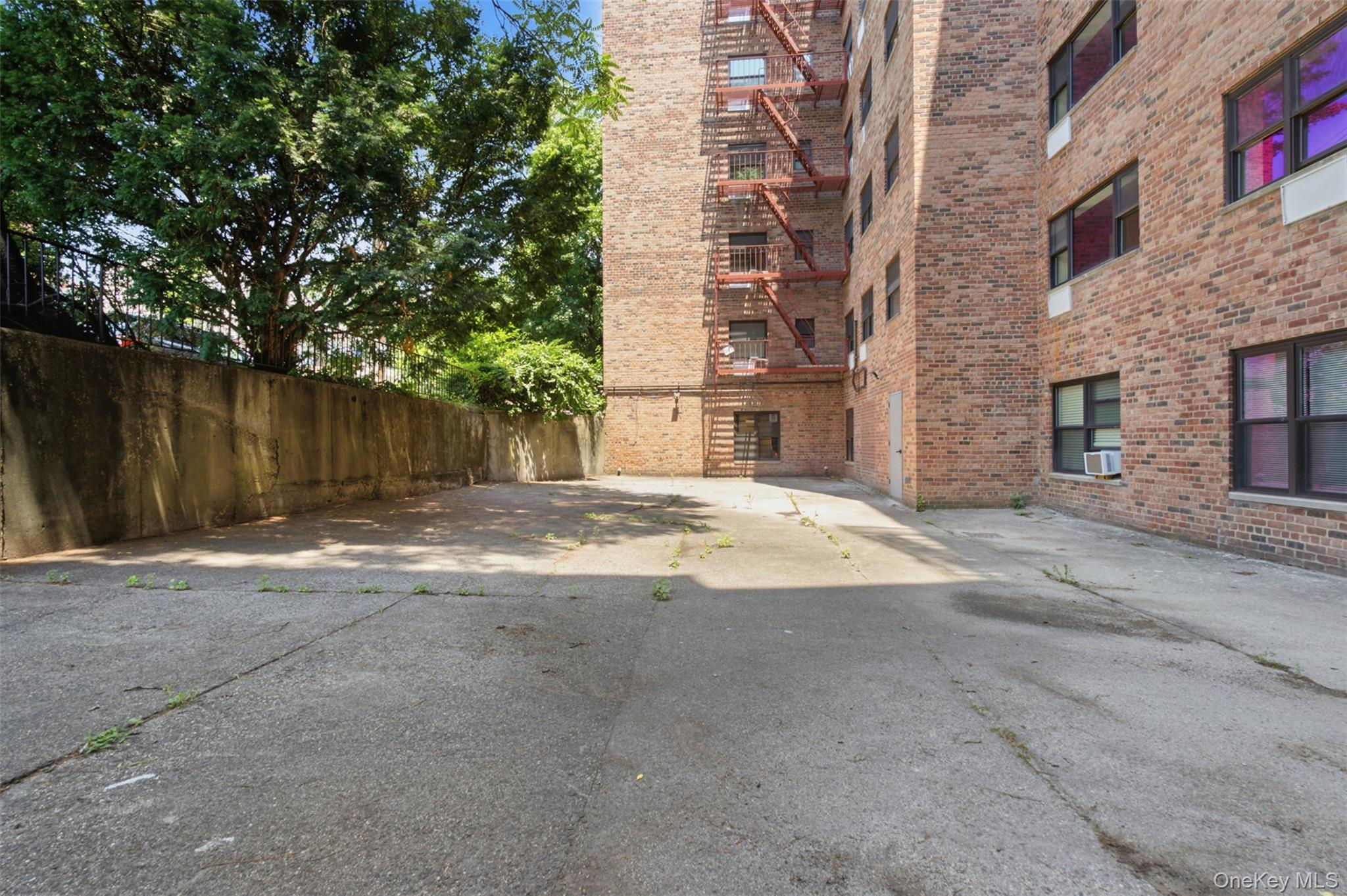 671 Bronx River Road 2n Property Photo 15