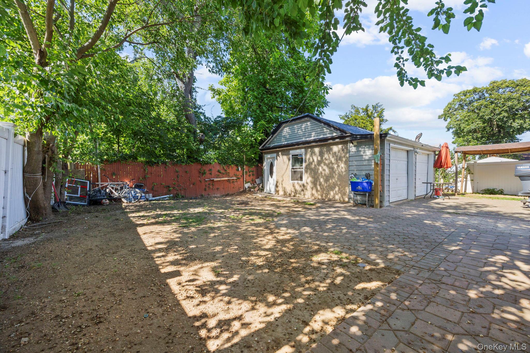 81 Allers Boulevard Property Photo 17