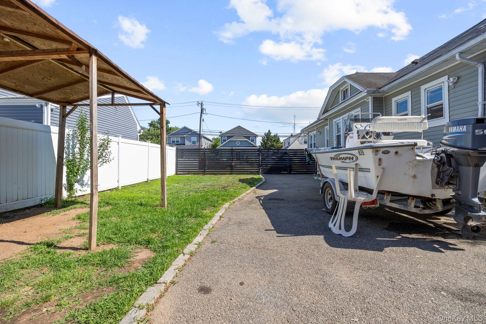 81 Allers Boulevard Property Photo 18