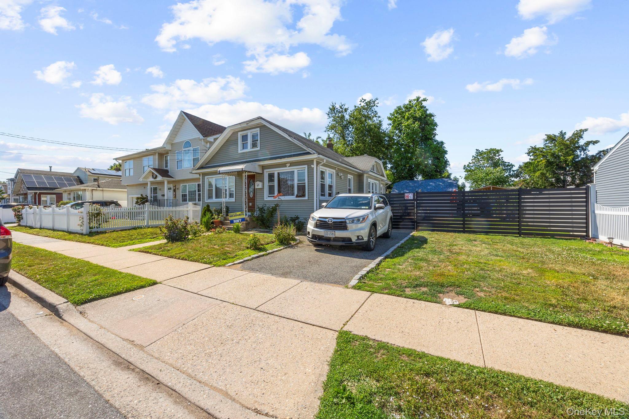 81 Allers Boulevard Property Photo 19