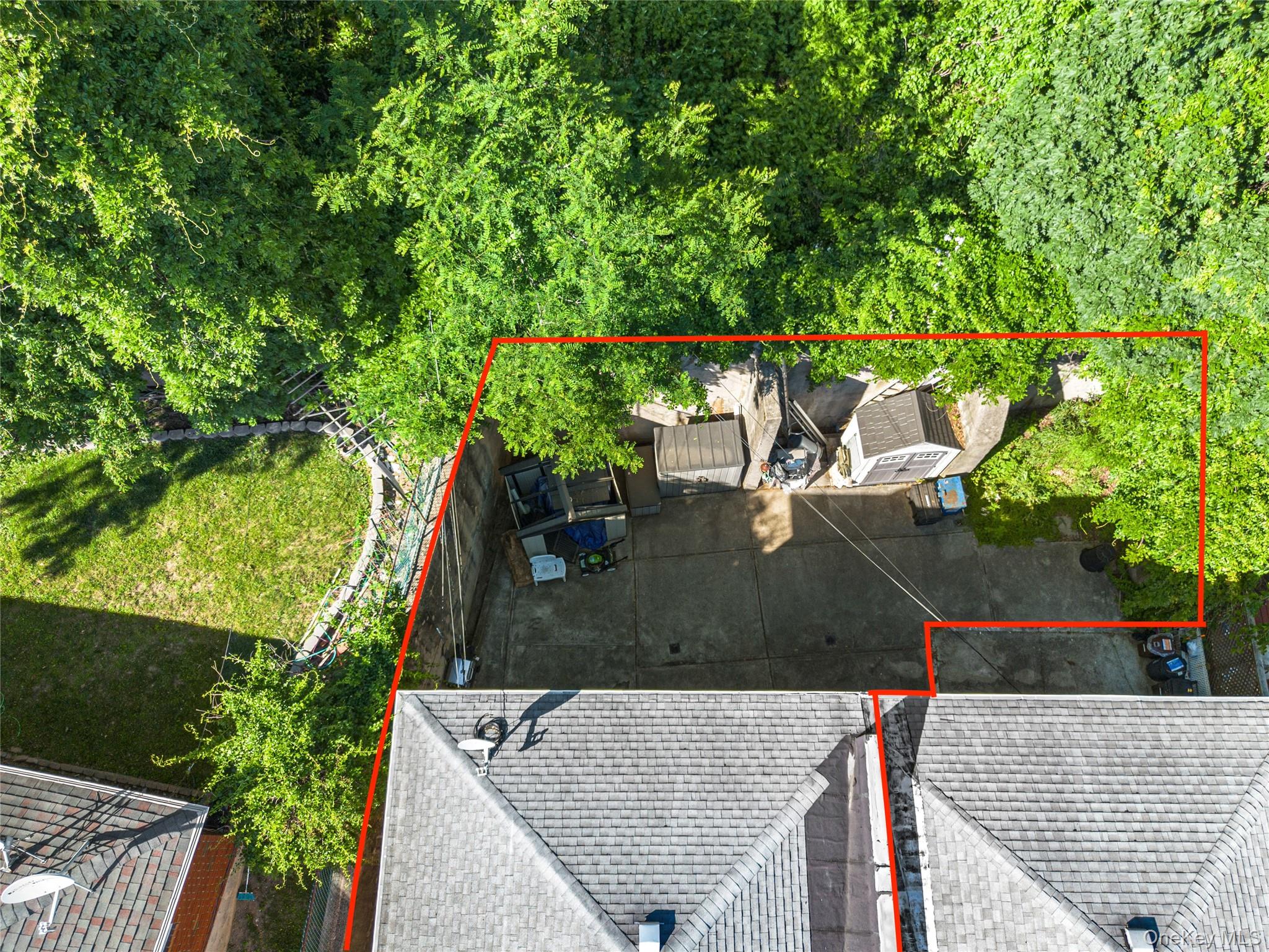 6915 Little Neck Parkway Property Photo 3