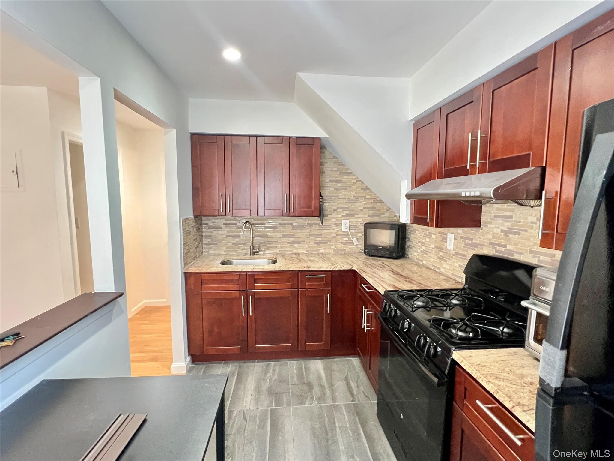 6915 Little Neck Parkway Property Photo 25