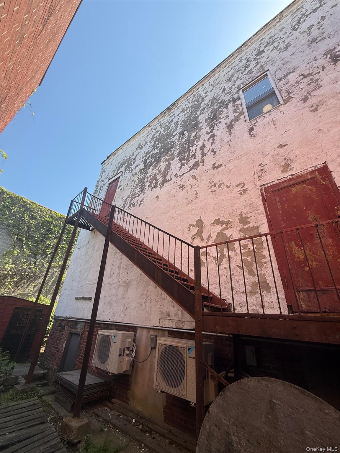169 Chester Street Property Photo 4